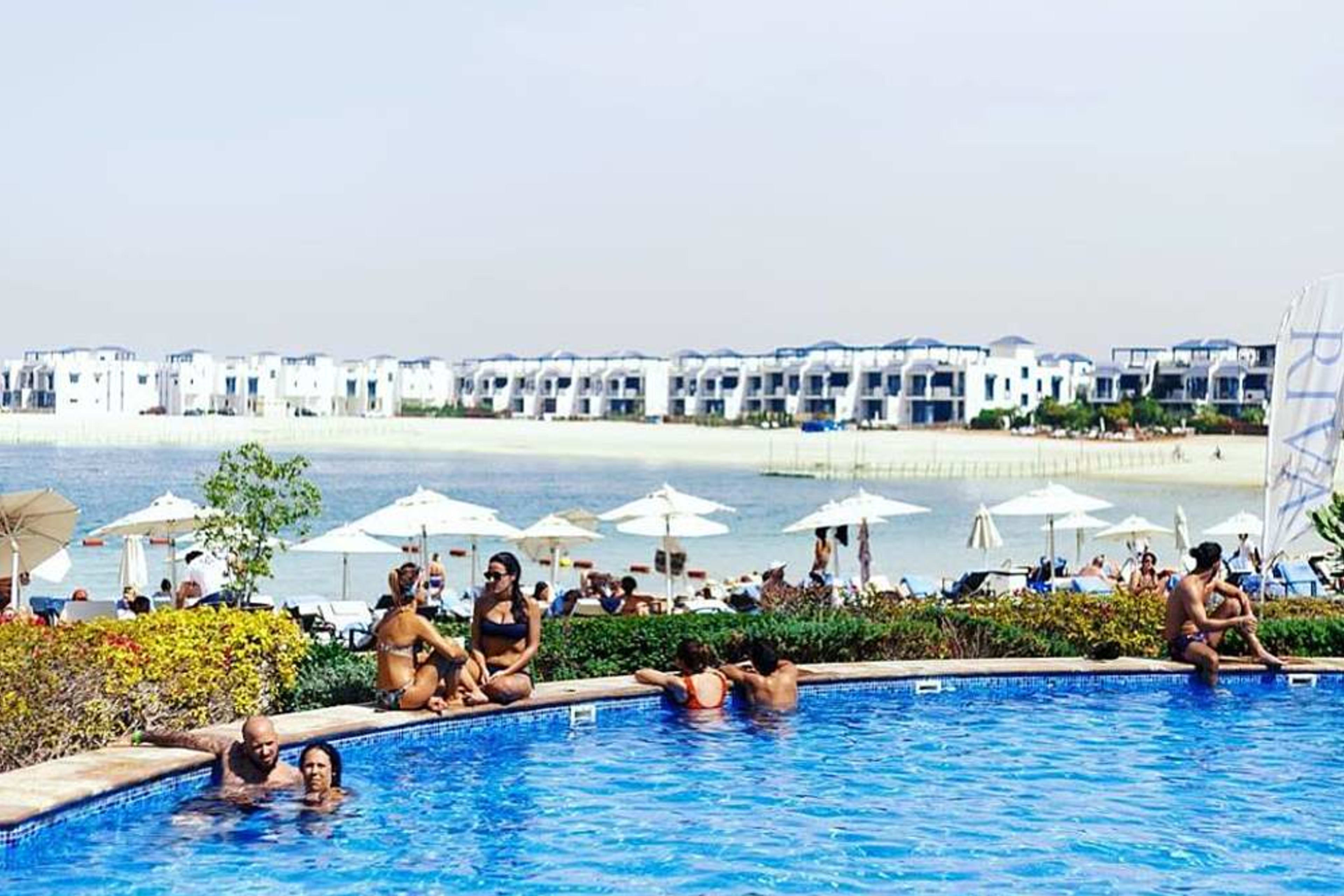 Ingresso di un giorno al RIVA Beach Club Day con buono pasto e bevande