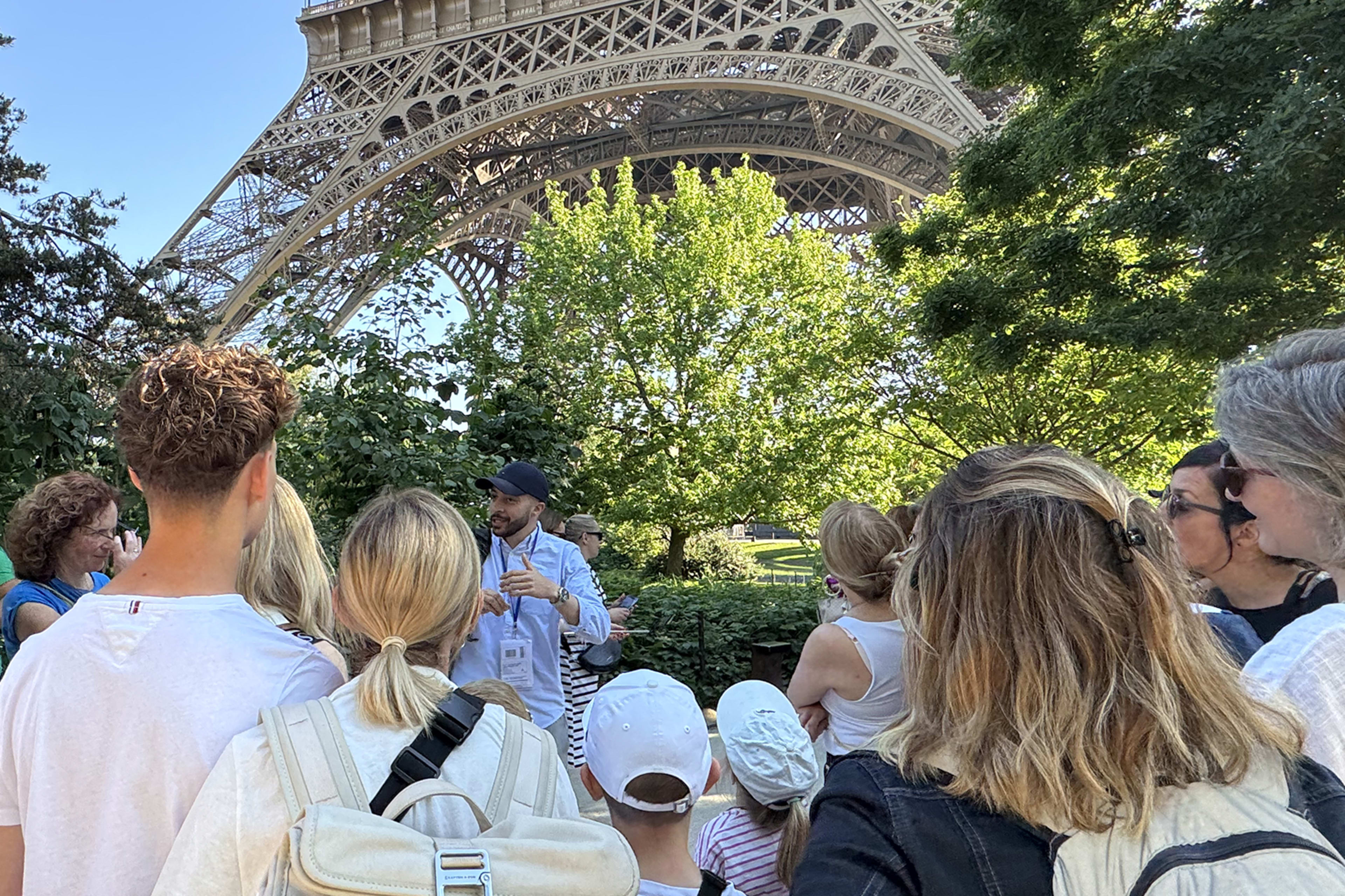Subida a la segunda planta de la Torre Eiffel por las escaleras