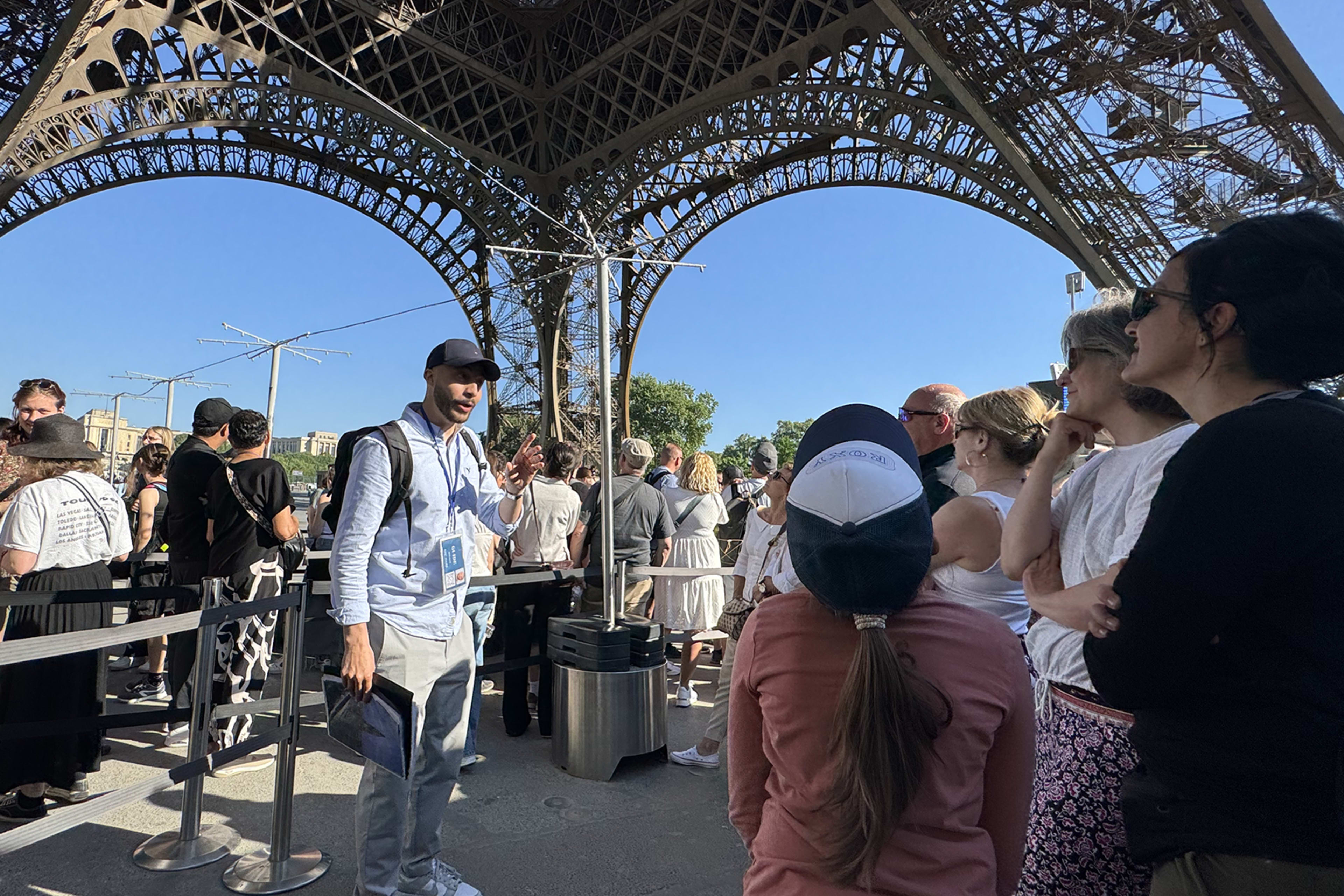 Subida por las escaleras a la segunda planta de la Torre Eiffel