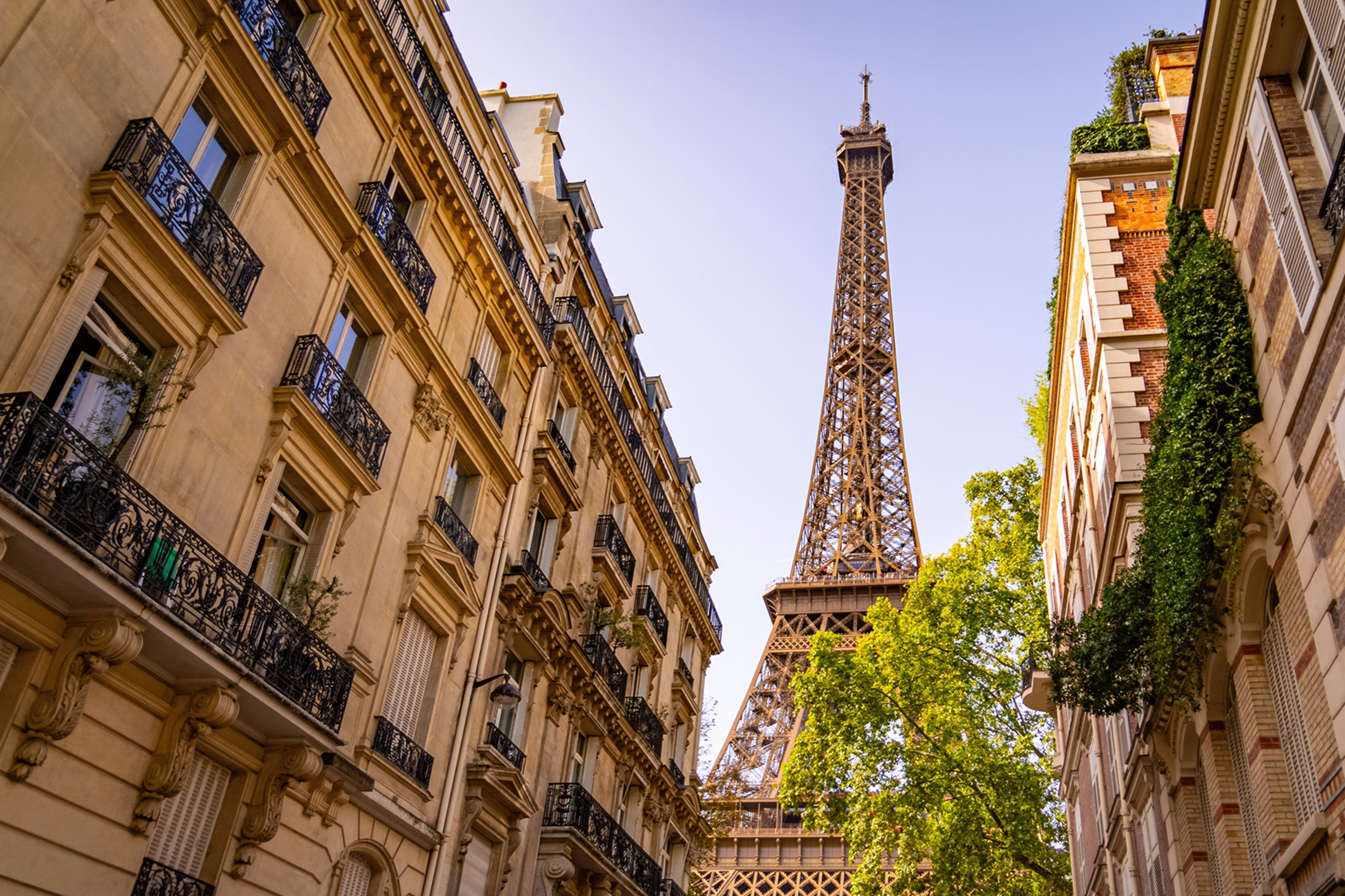 Acceso reservado a la Torre Eiffel: escaleras hasta la segunda planta