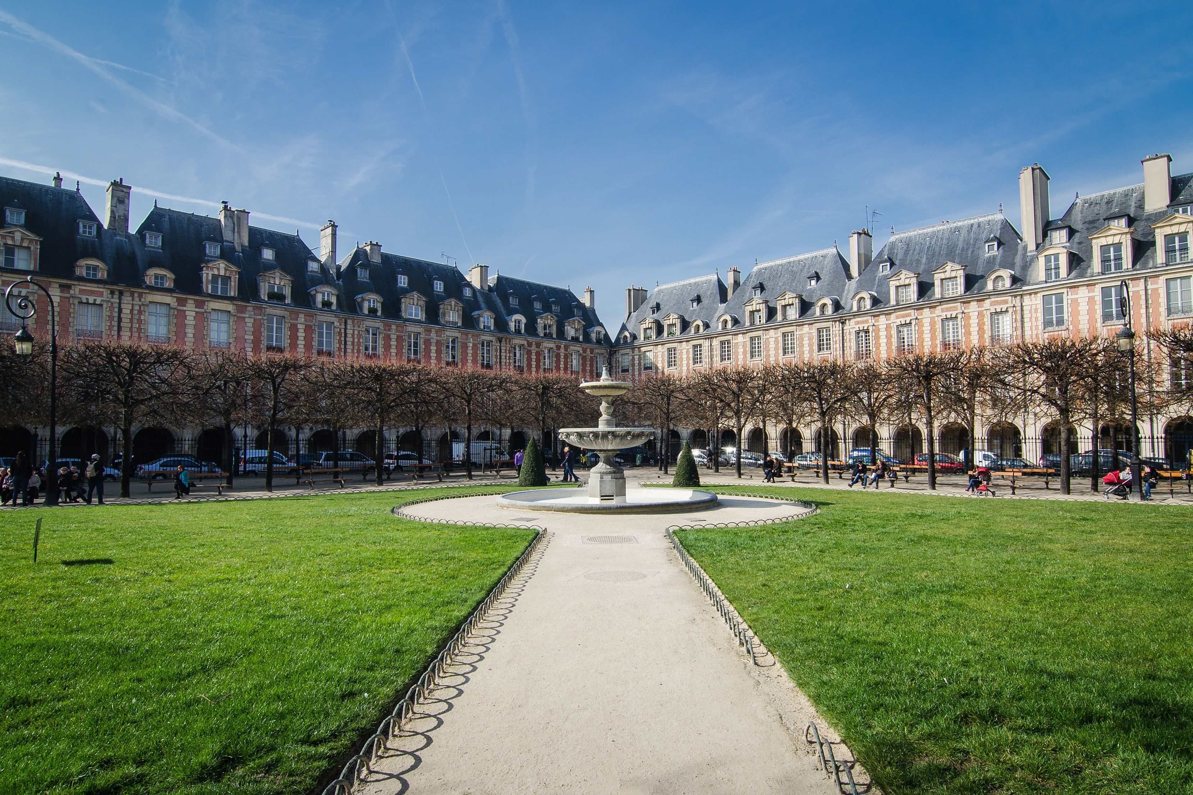 Le Marais Like a Local: Food, Fashion & Parisian Life