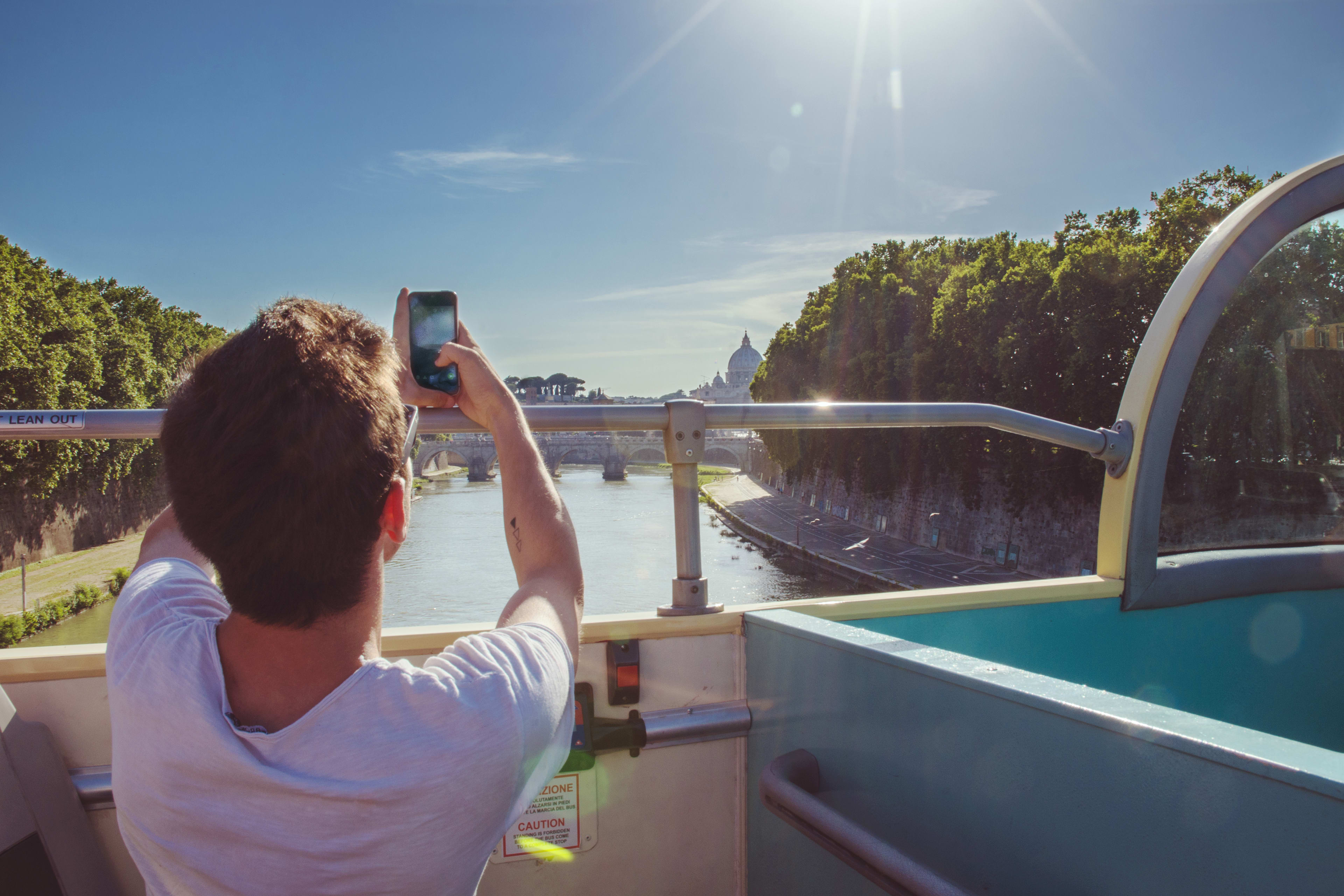 personne prenant une photo