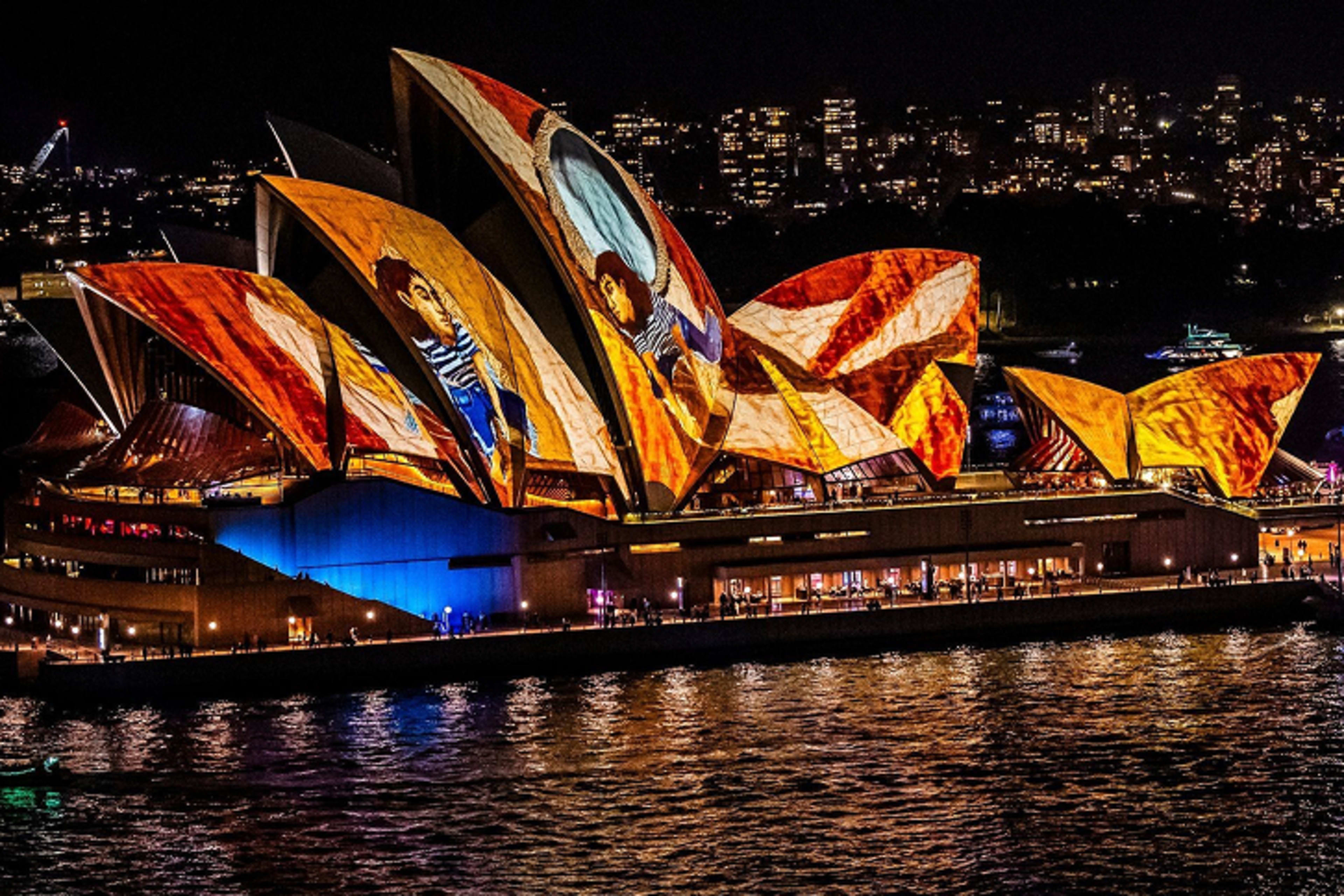 1-Hour Vivid Sydney Harbour Cruise