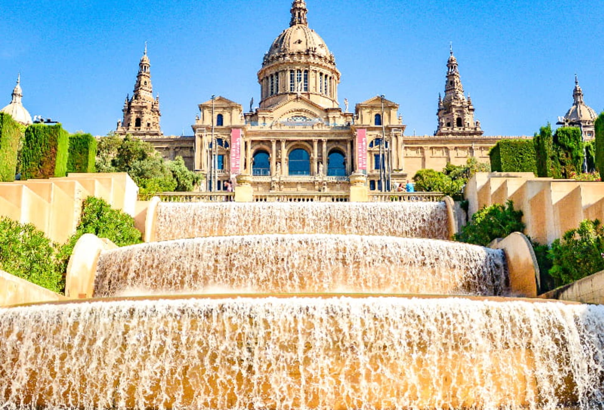 Waterfall feature in front of the Palau Nacional