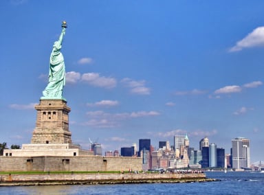 Liberty-statue-with-manhattan_1.jpg