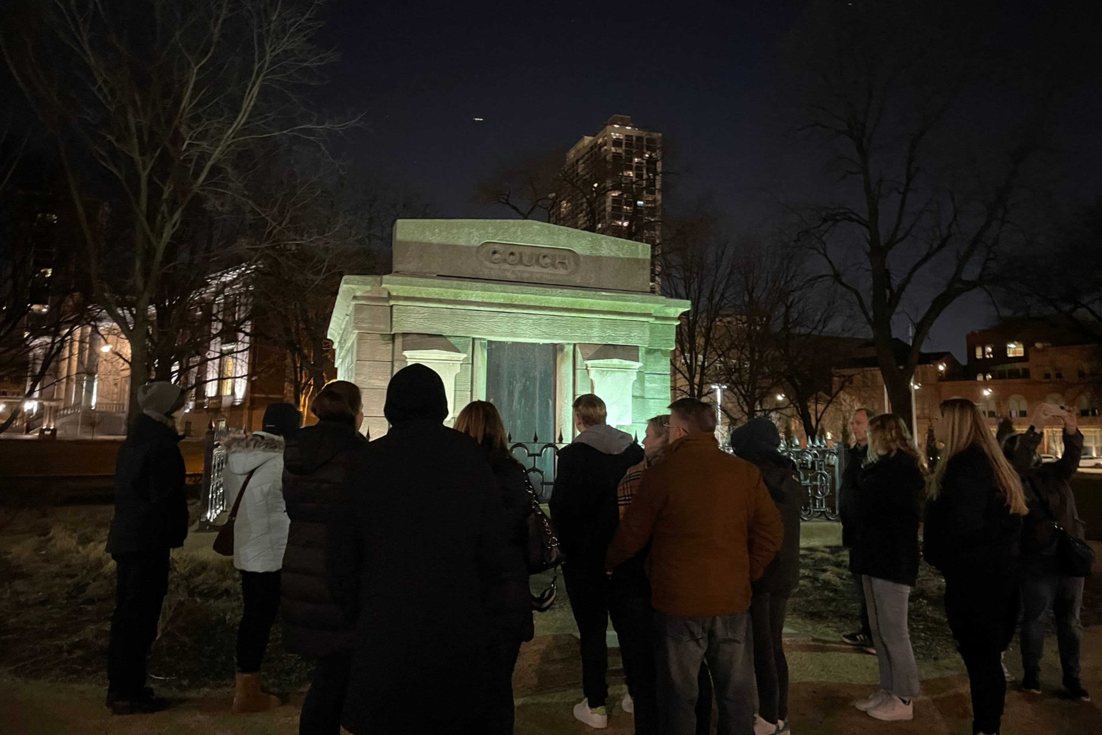 Lincoln Park Hauntings Chicago Ghost Tour & Ghost Hunt