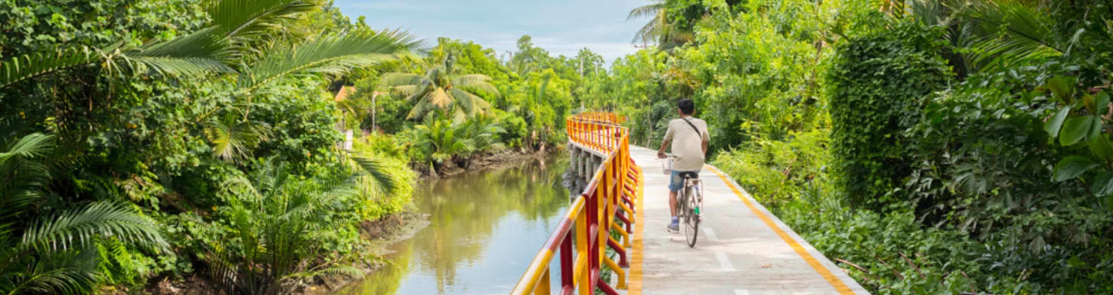 Cyclist exploring the elevated walkways of Bang Kachao in Bangkok.