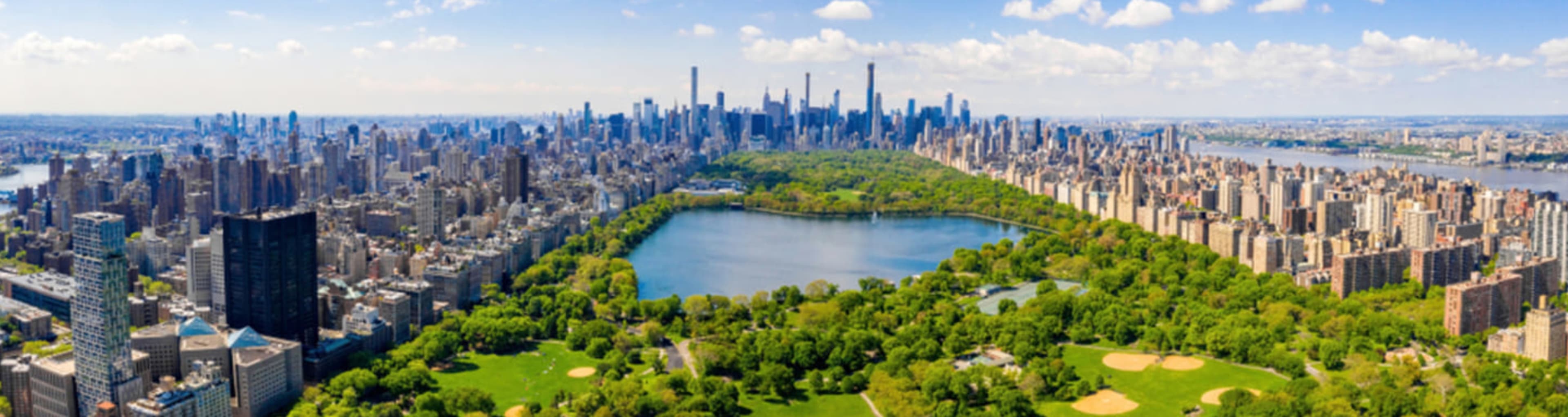 Aerial view of Central Park and the Manhattan skyline, New York.