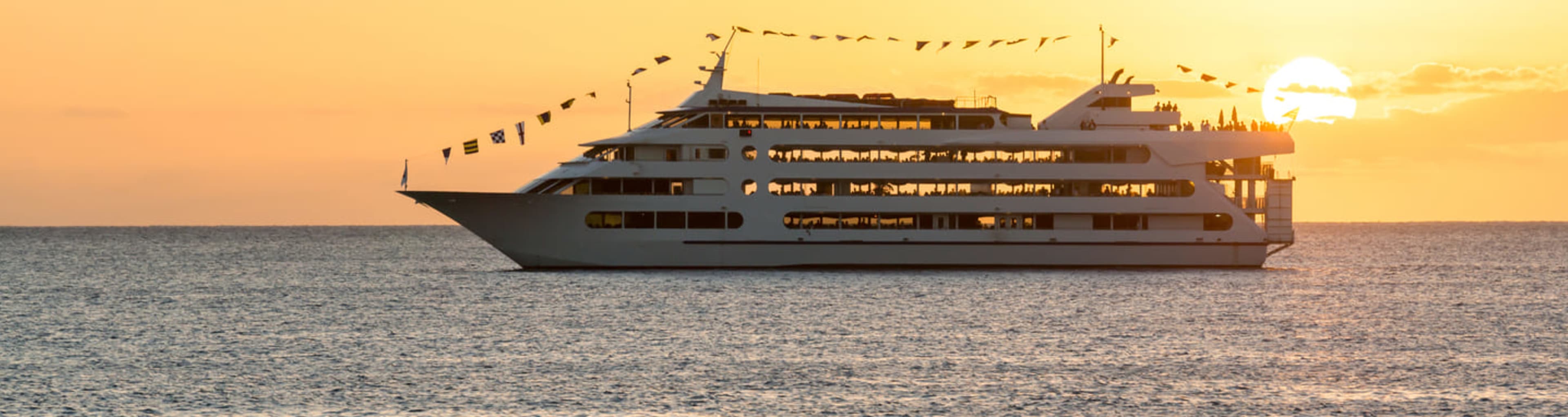 Gourmet sunset dinner cruise, Oahu