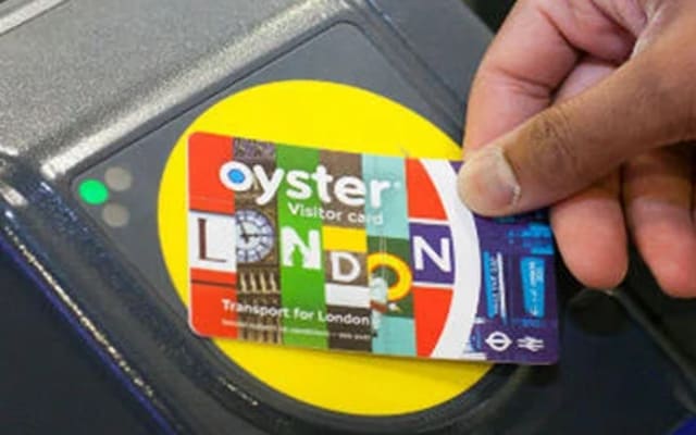 Lecteur de cartes dans le métro londonien