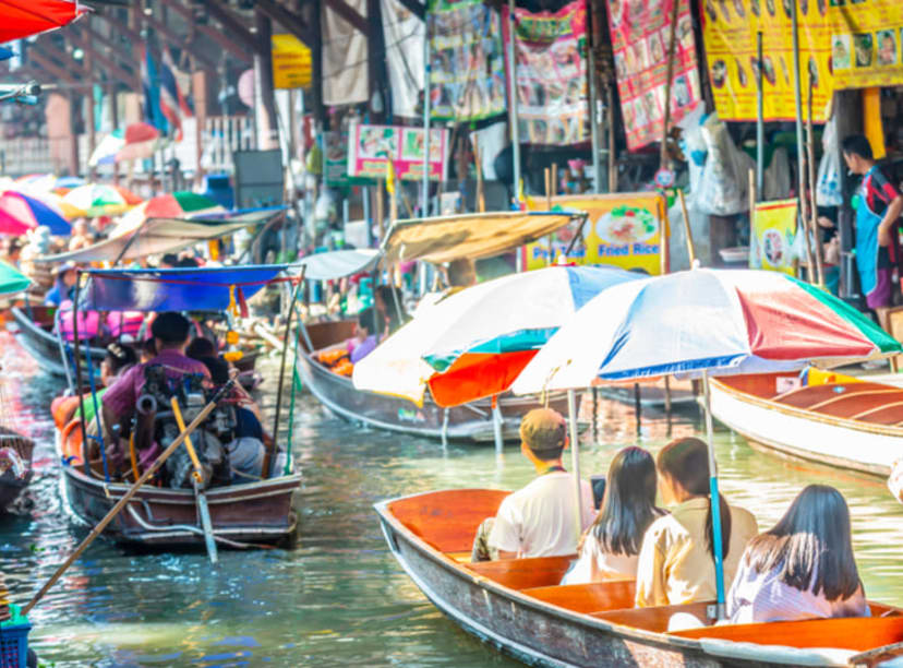 Damnoen Saduak floating market near Bangkok.