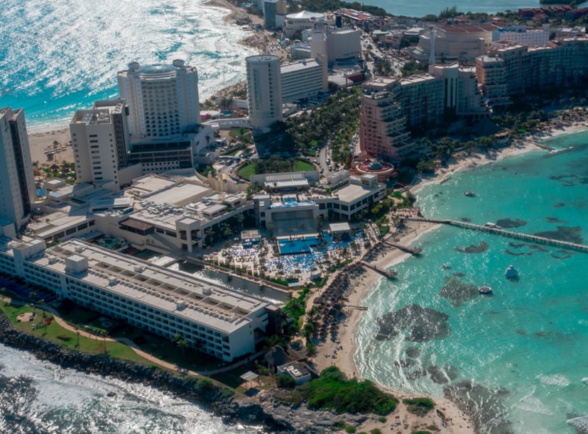 Toma aerea de la zona hotelera de Cancún