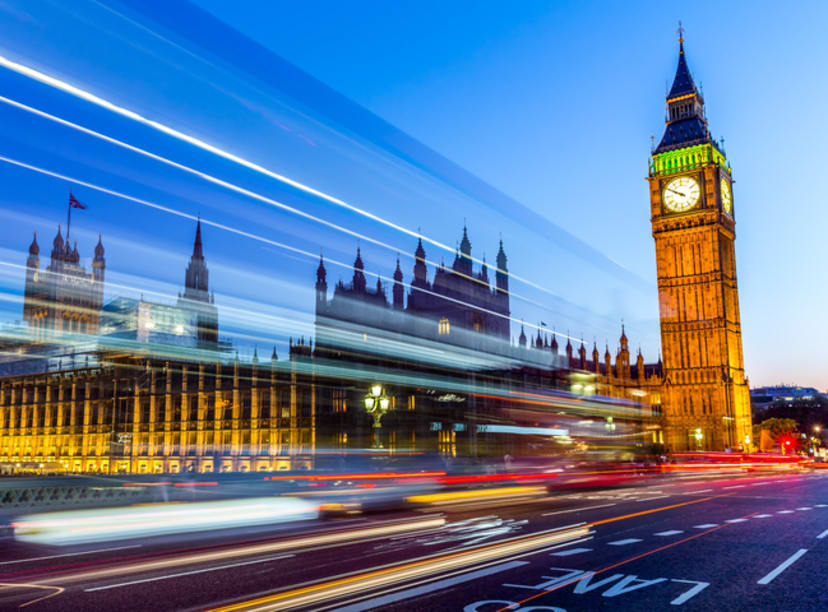 Big Ben de noche. Las 10 atracciones turísticas imprescindibles de Londres.