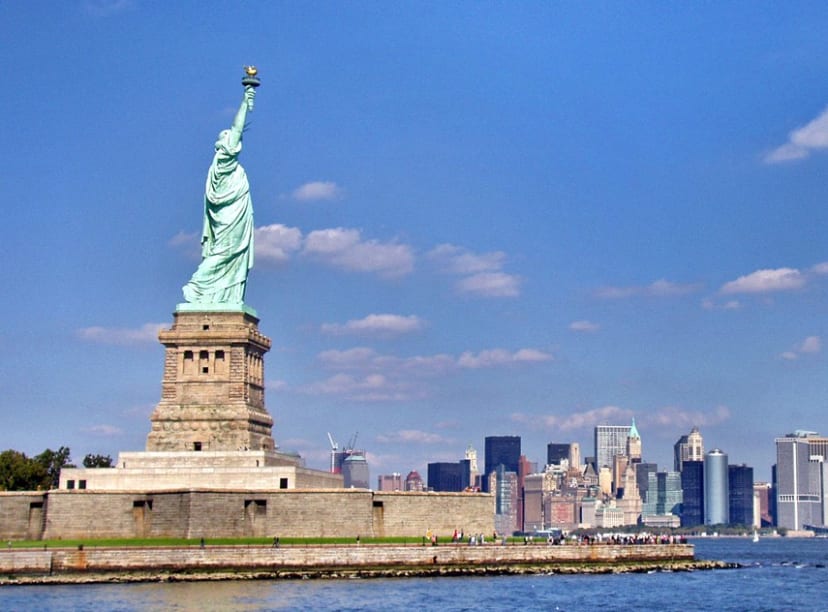 Liberty-statue-with-manhattan_1.jpg