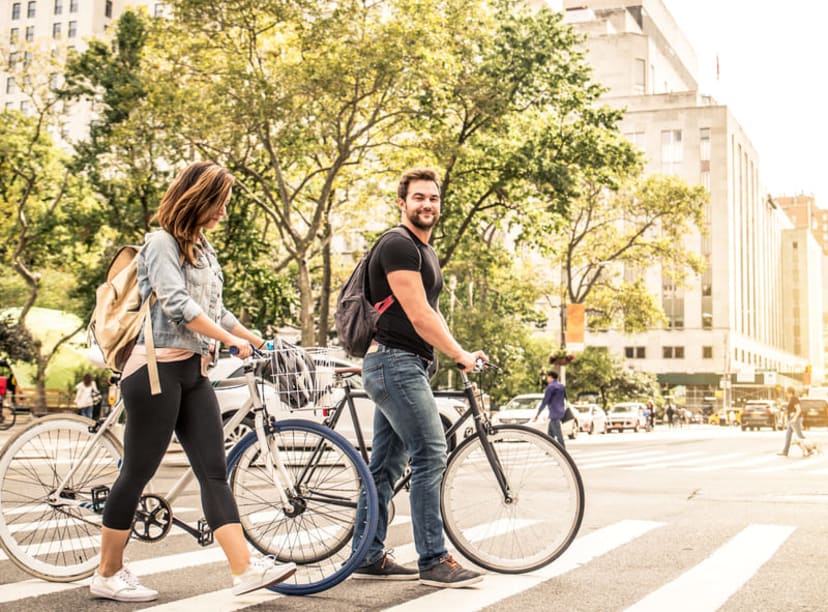 A couple on a cycling tour of New York.