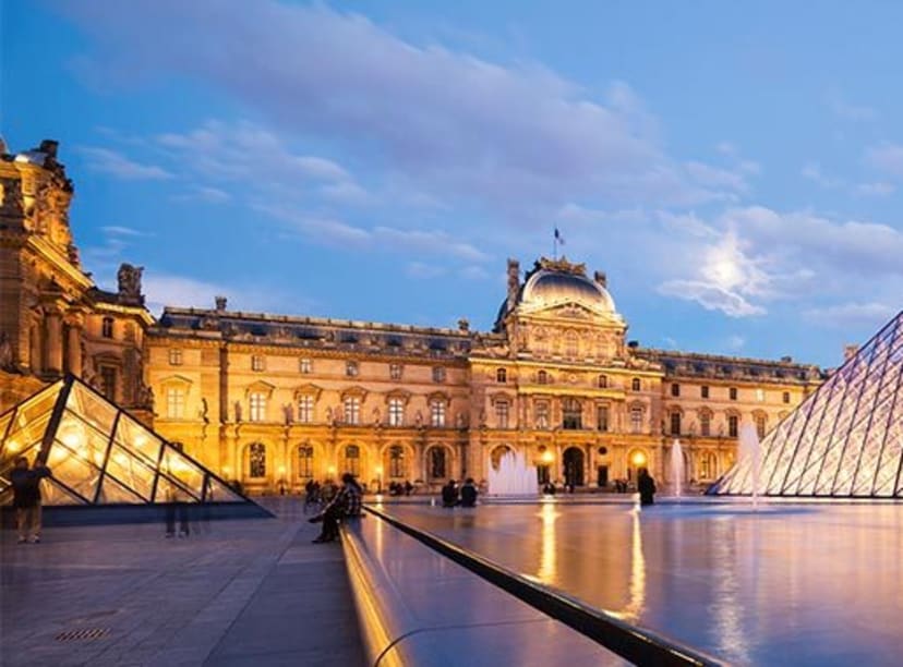 Louvre bei Nacht