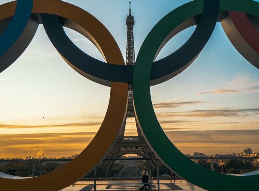 The Eiffel Tower seen through Olympic rings