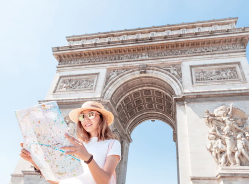  A woman studying a map by the Arc de Triomphe in Paris