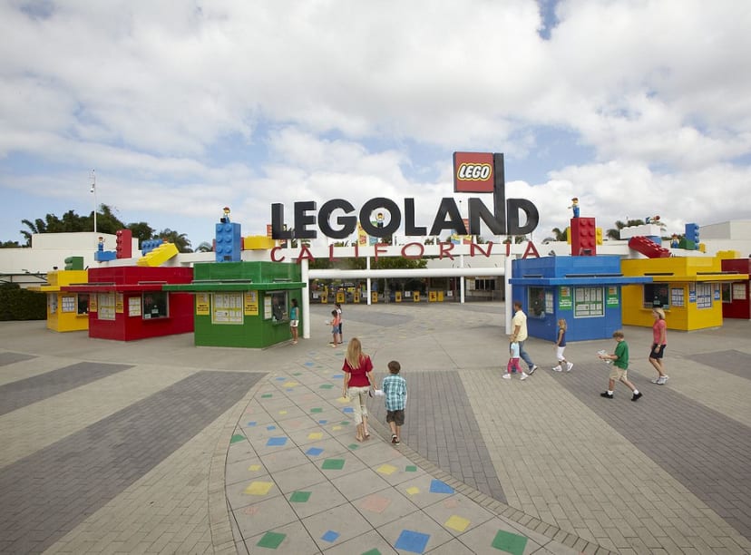 LEGOLAND_California_main_entrance.jpg