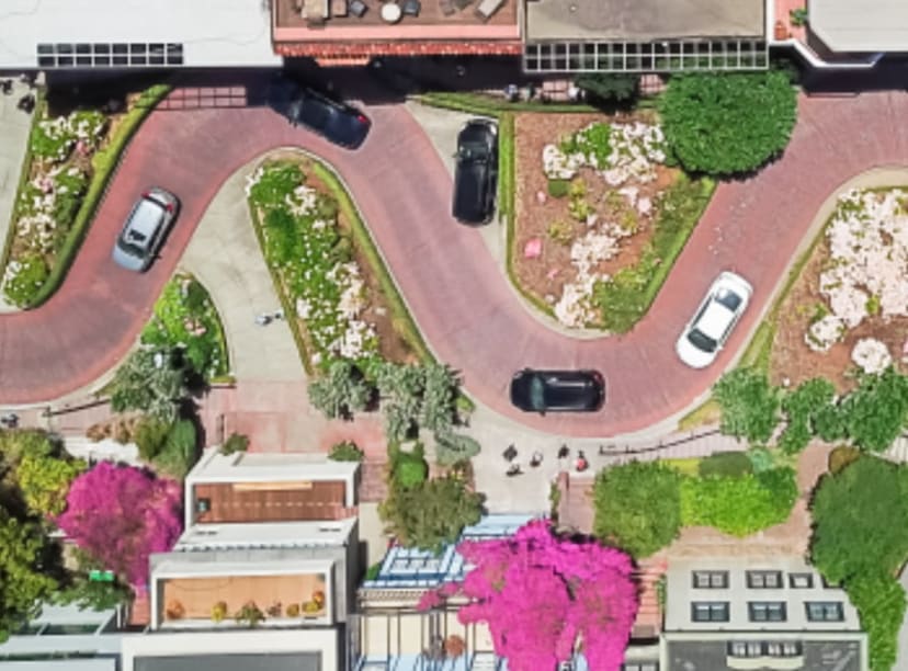 Bird's eye view of the San Francisco's Lombard Street