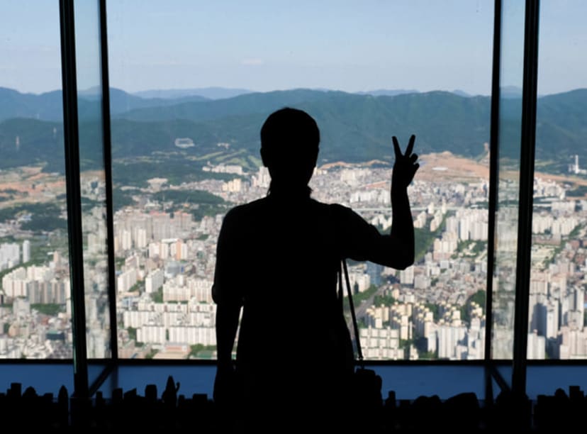 Tourist on the observation platform at the Lotte World Tower in Seoul.