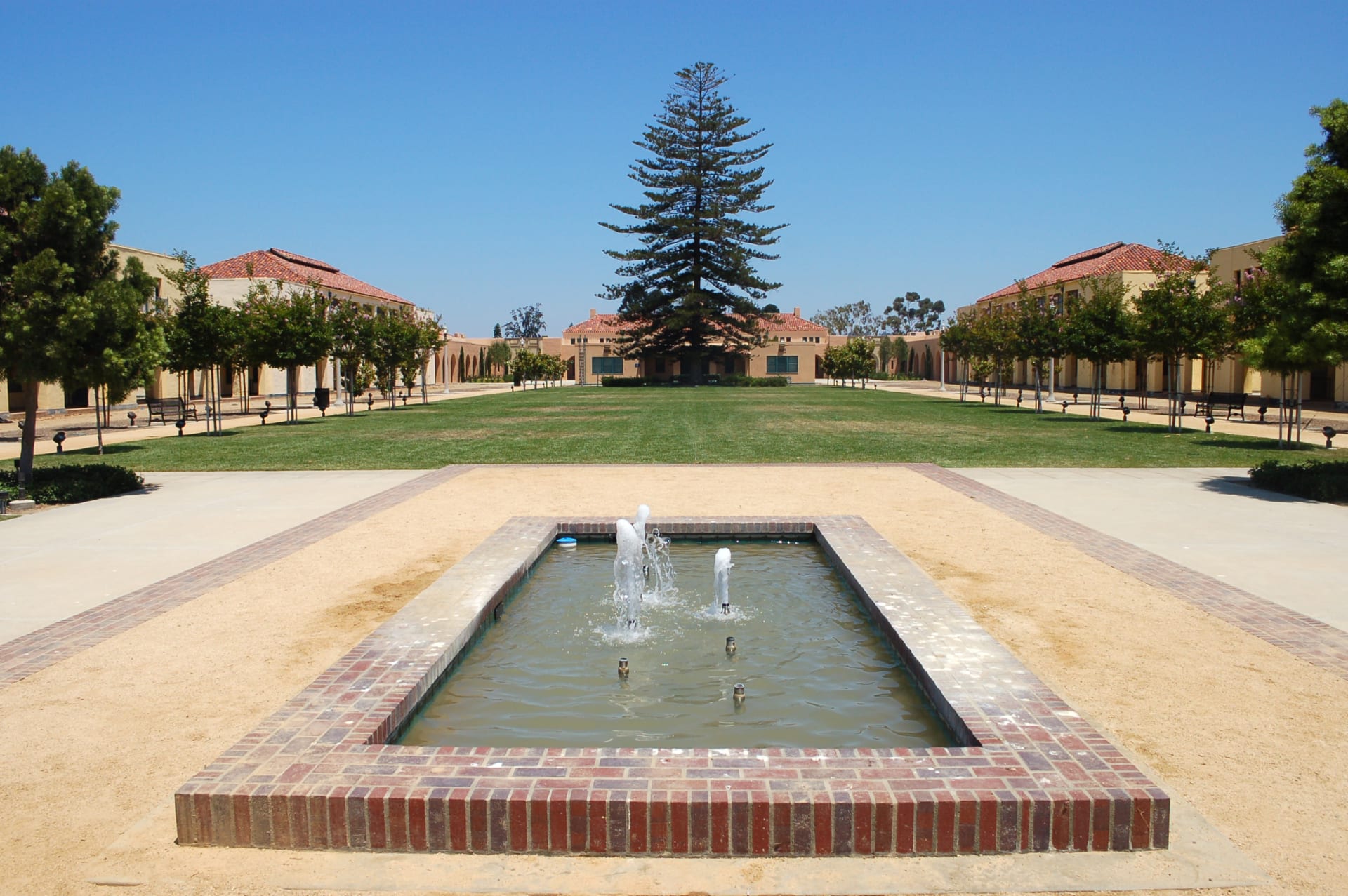 リバティ・ステーション・アーツ・ディストリクト（Liberty Station Arts District）