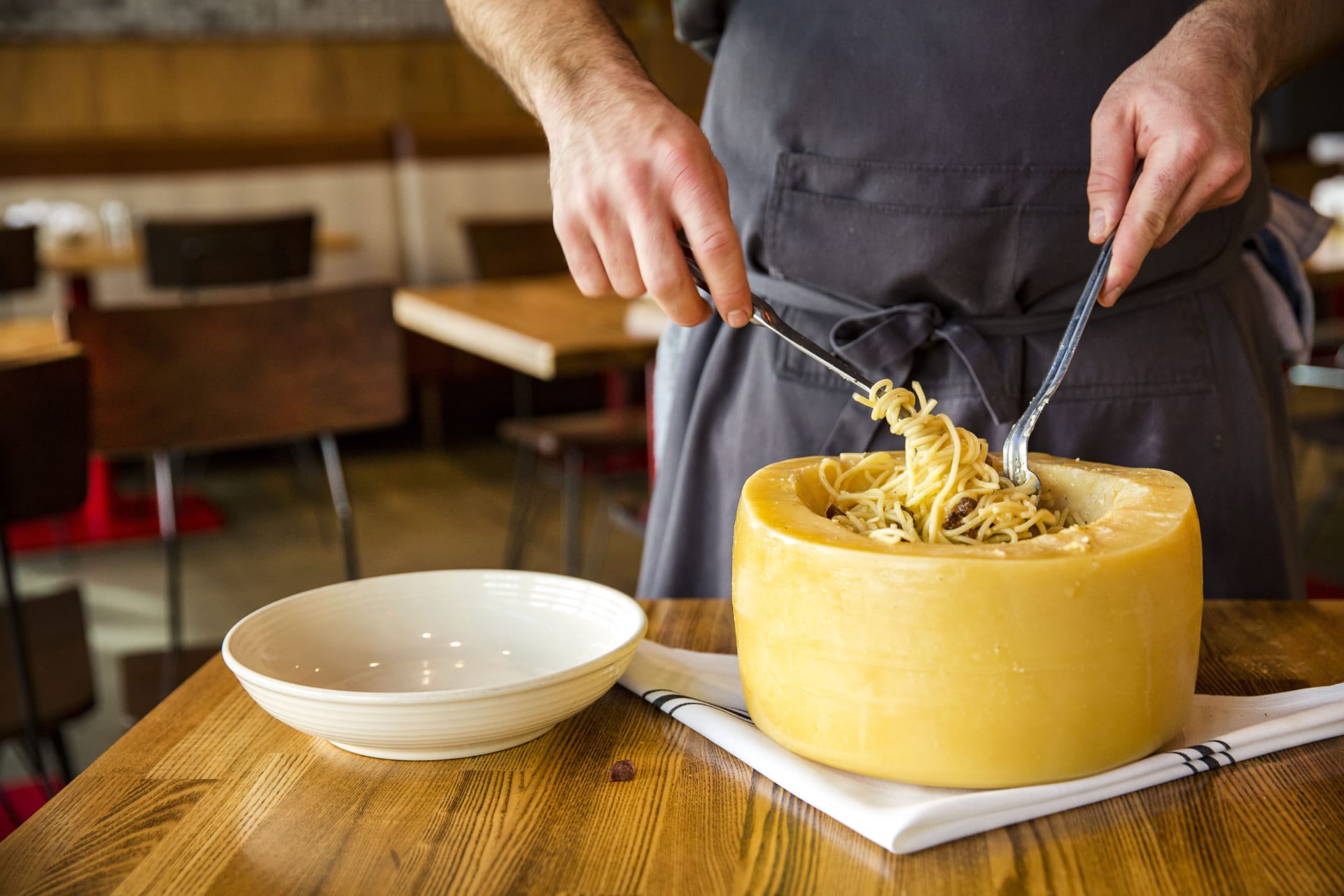 massa fresca na roda de queijo