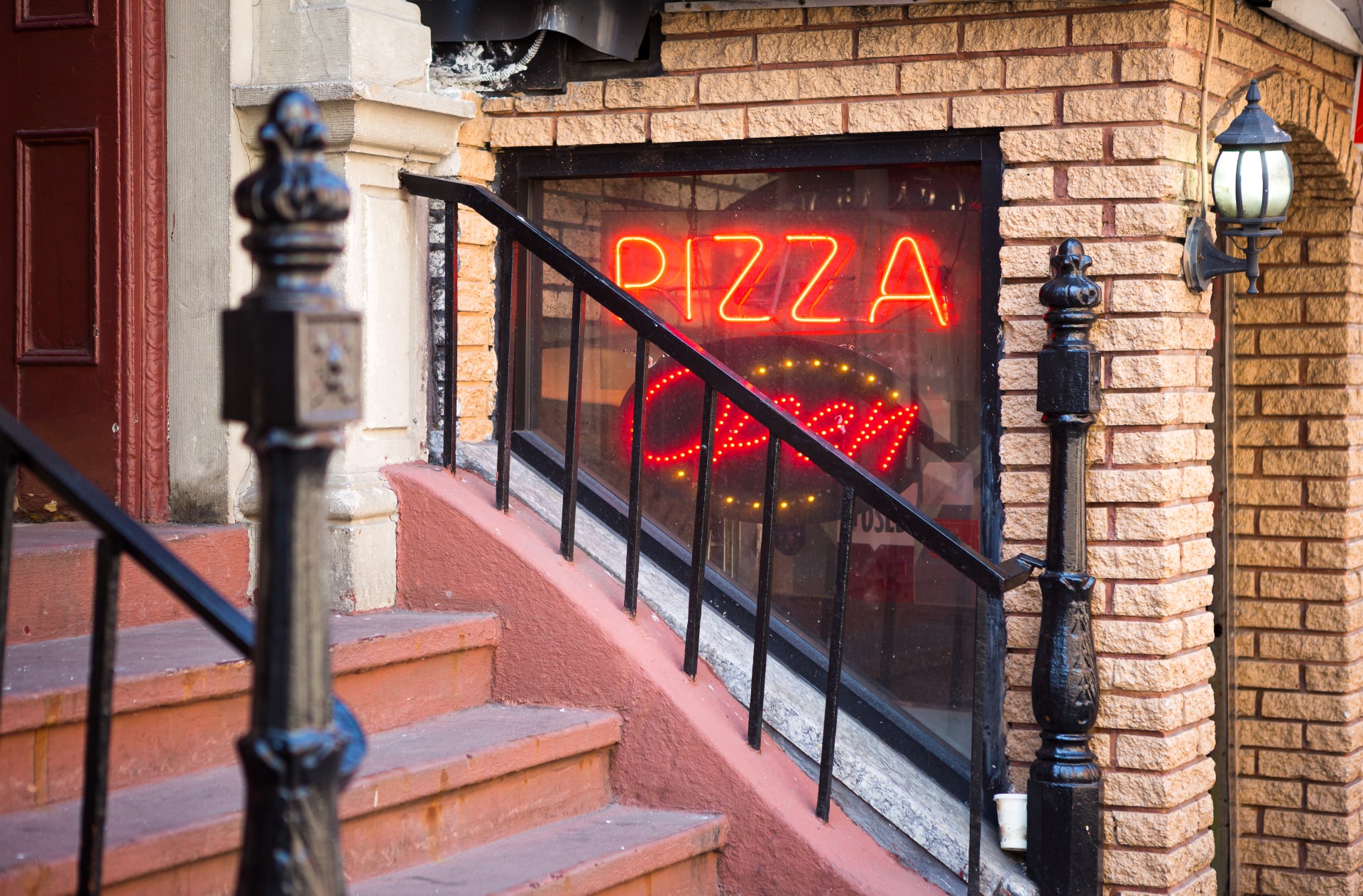 letreiro neon de pizza