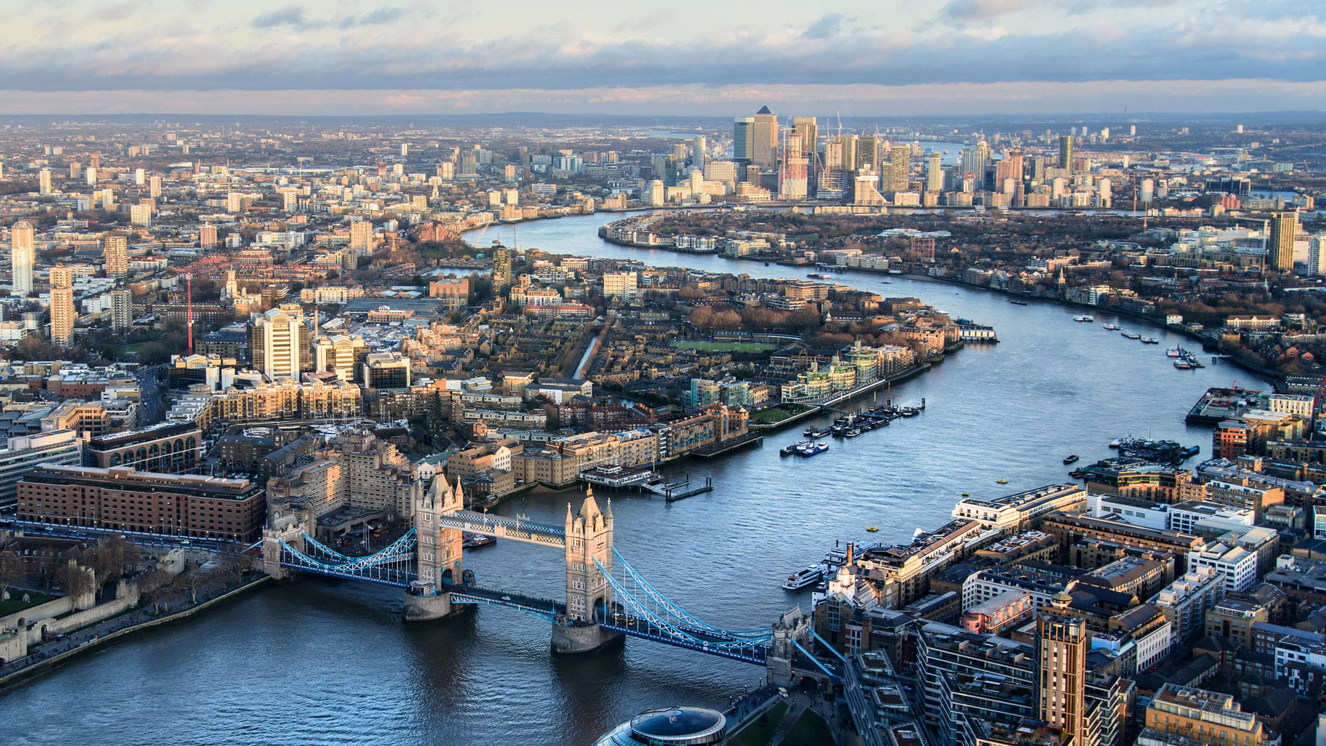 passeio de barco pelo rio Tâmisa
