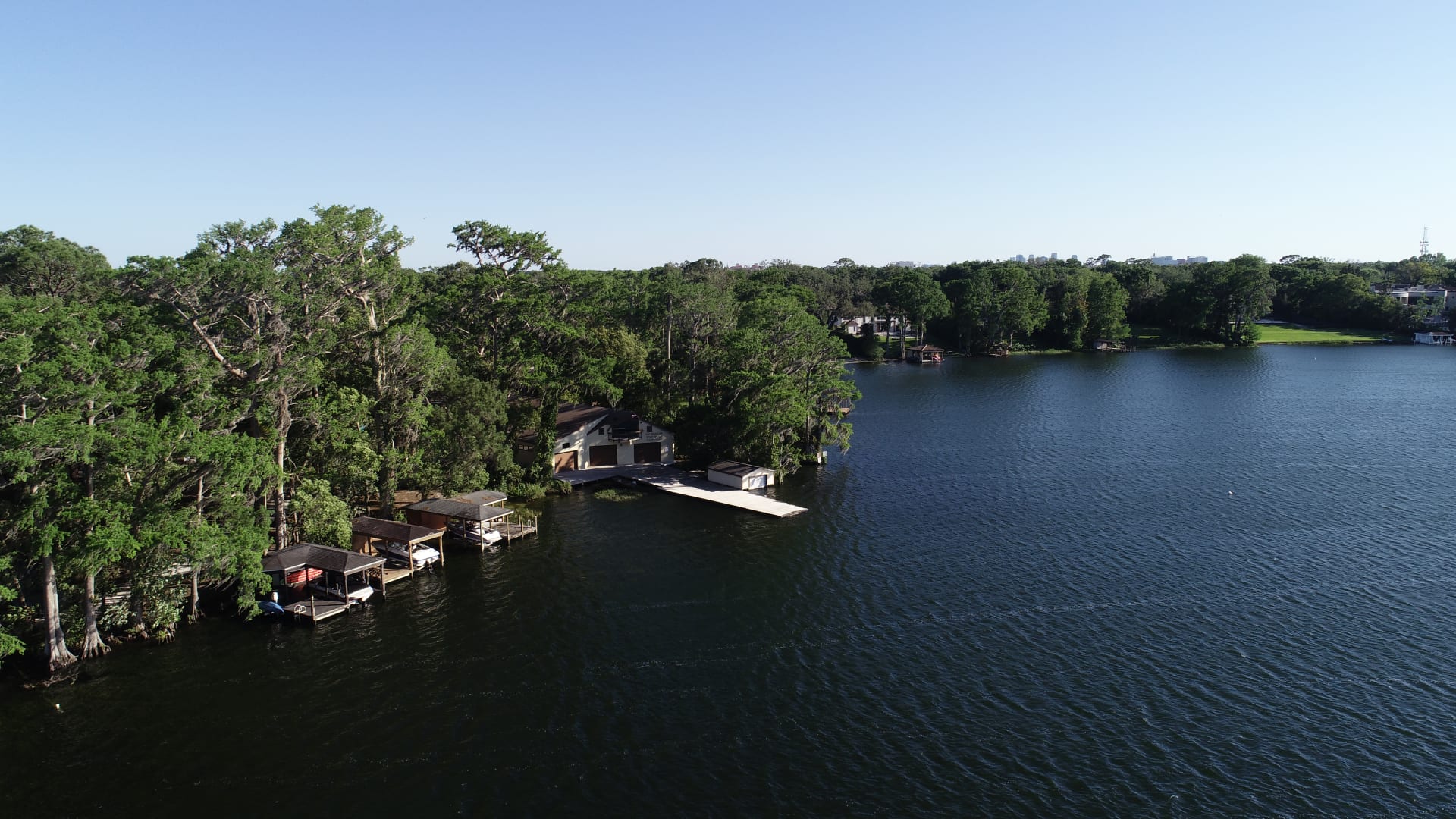 aerial-view-boat-dock-lake