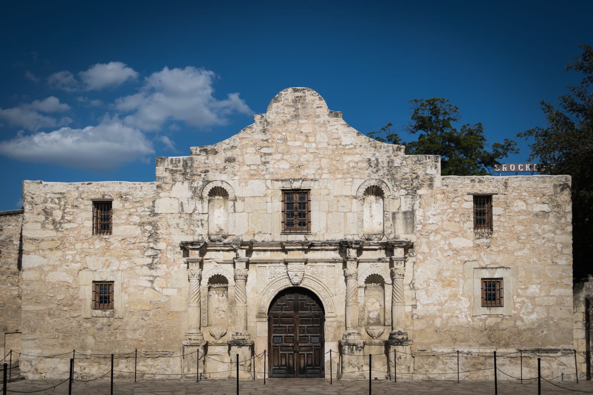 alamo-exterior-san-antonio-texas