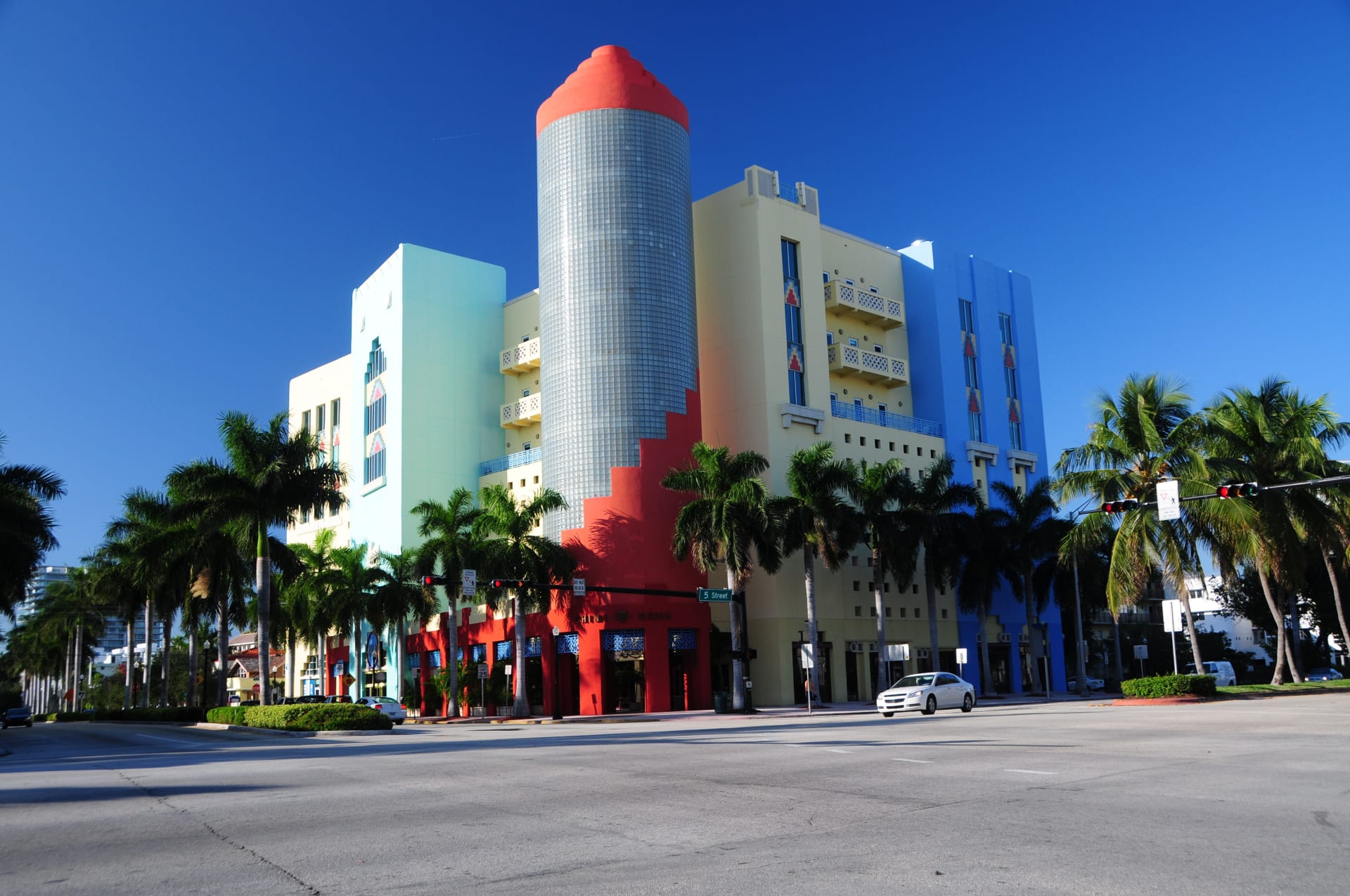 art-deco-stores-on-ocean-drive