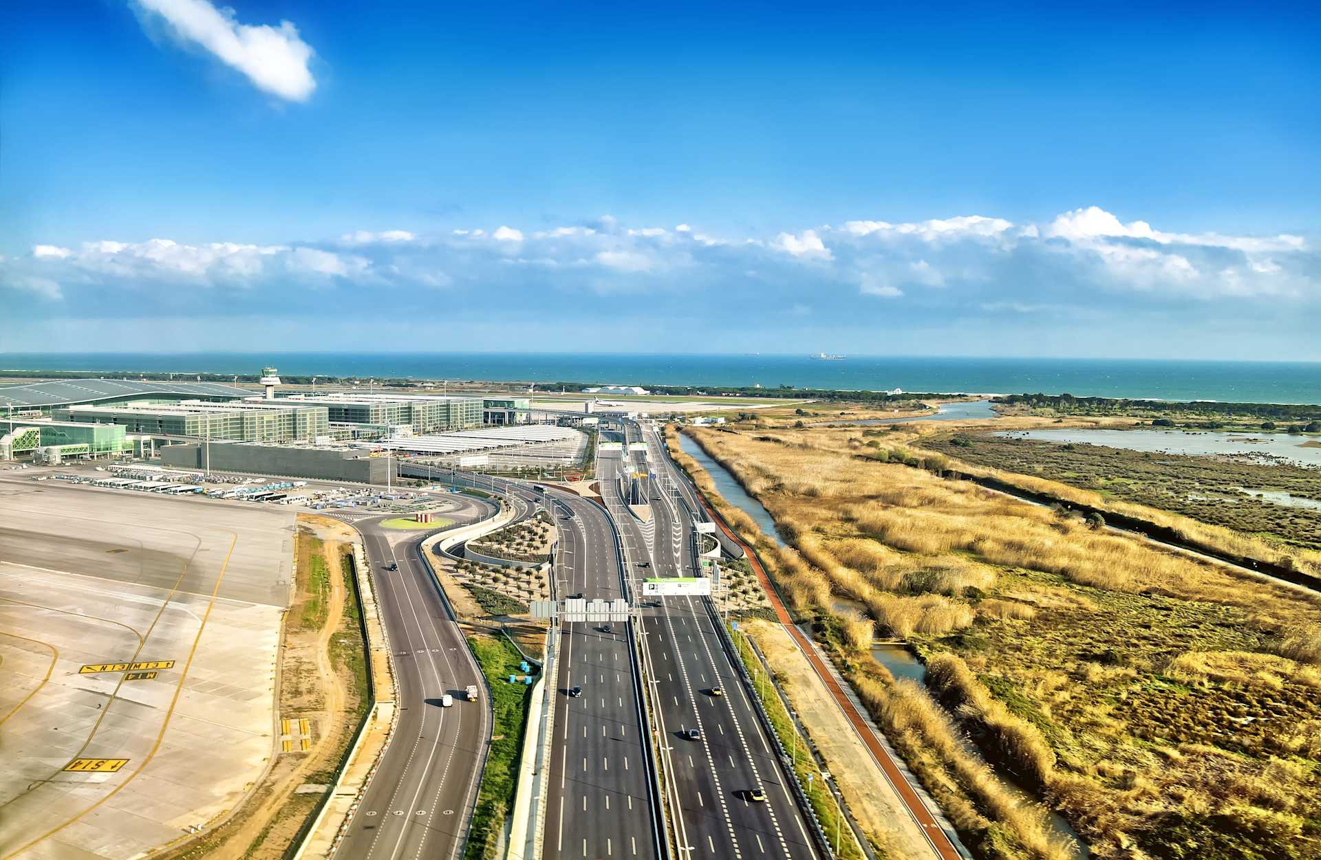 barcelona airport and its many runways