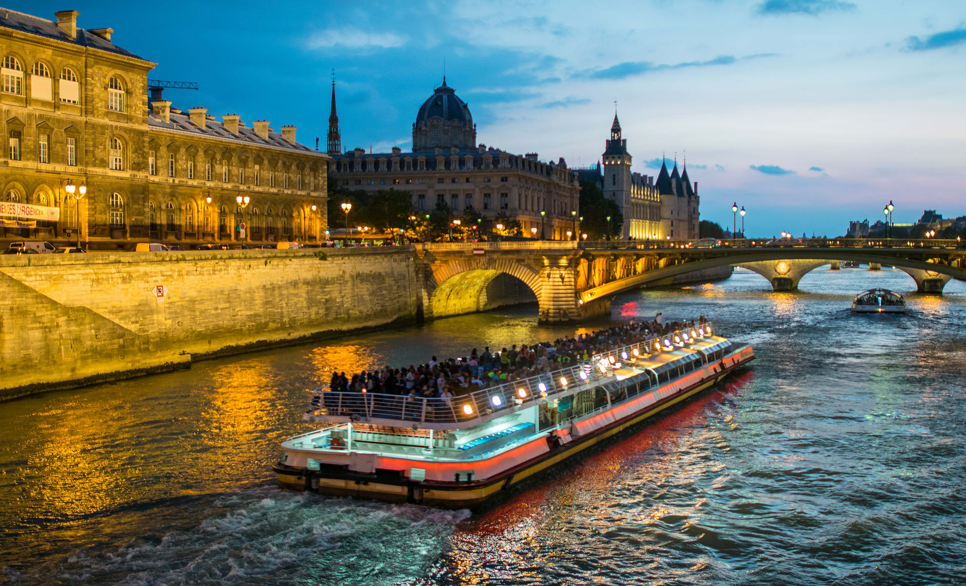 bateau-mouche-cruising-on-seine-river