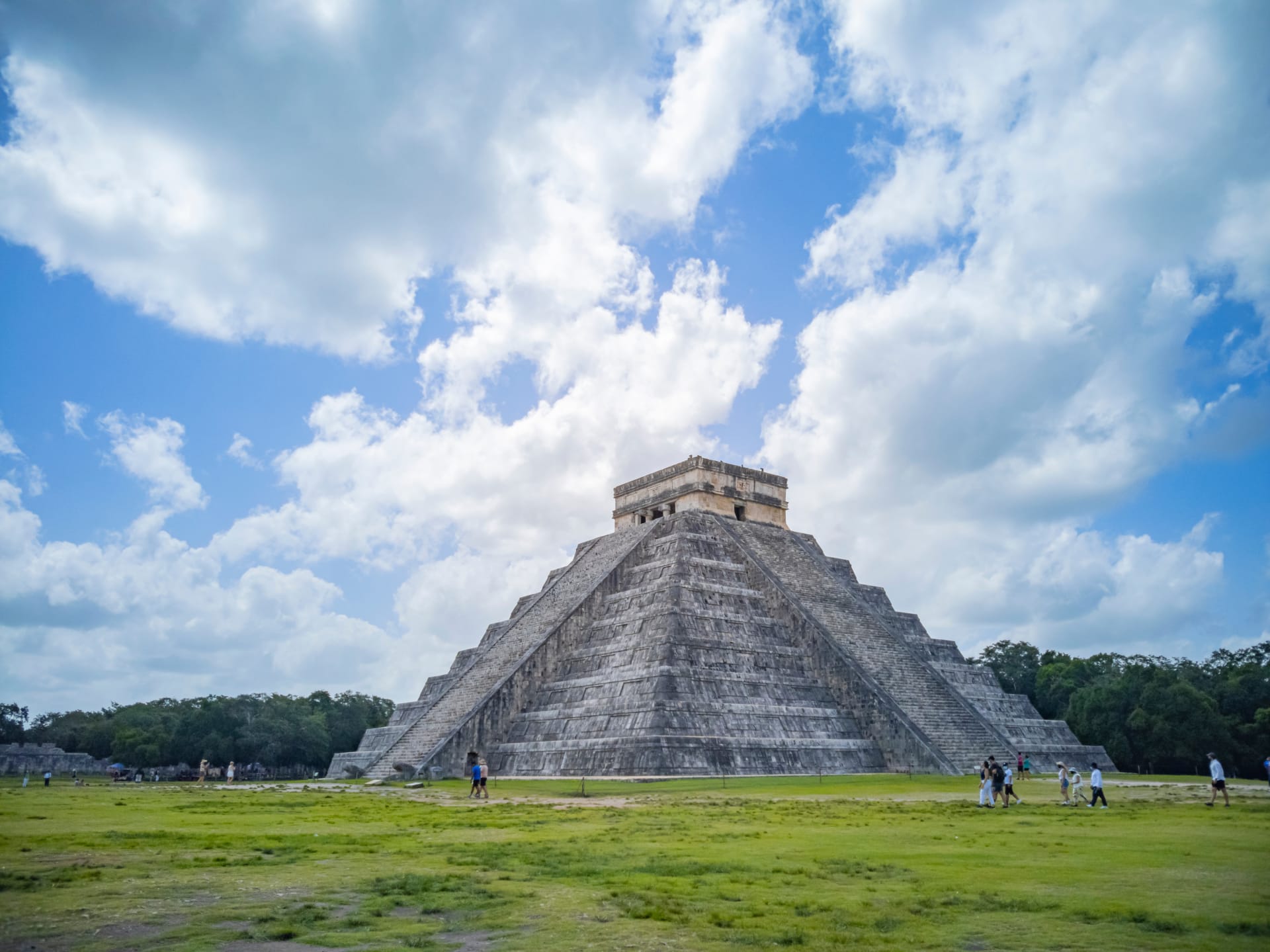 El Castillo, pirámide maya de Chichén Itzá, Cancún. Cosas que hacer en invierno en Cancún.