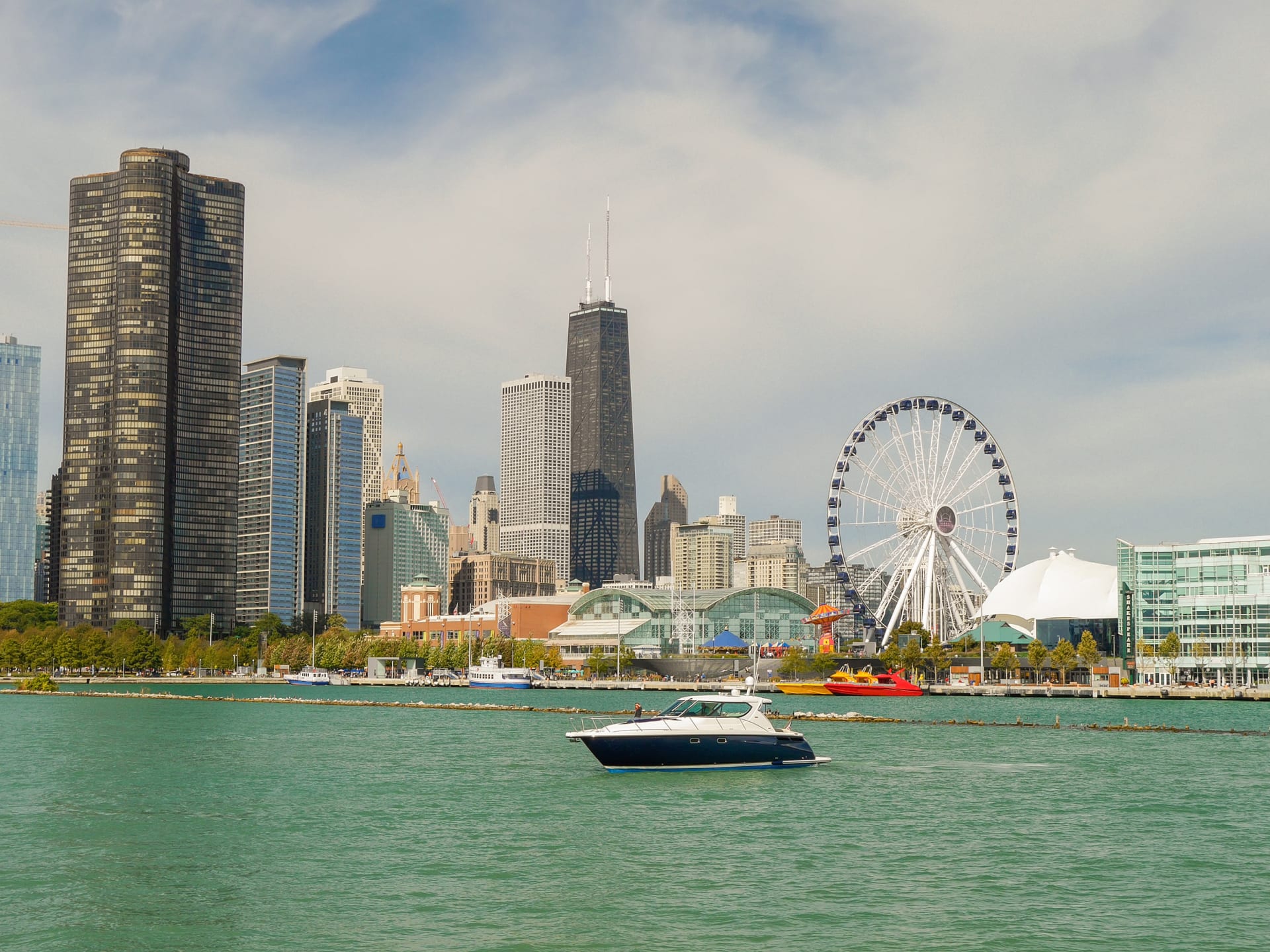 Vista de la noria de Navy Pier en Chicago. Cosas que hacer en Chicago cerca de Flyover.
