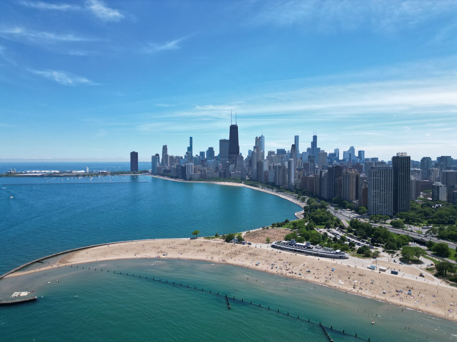 chicago-skyline-view-north-avenue-beach