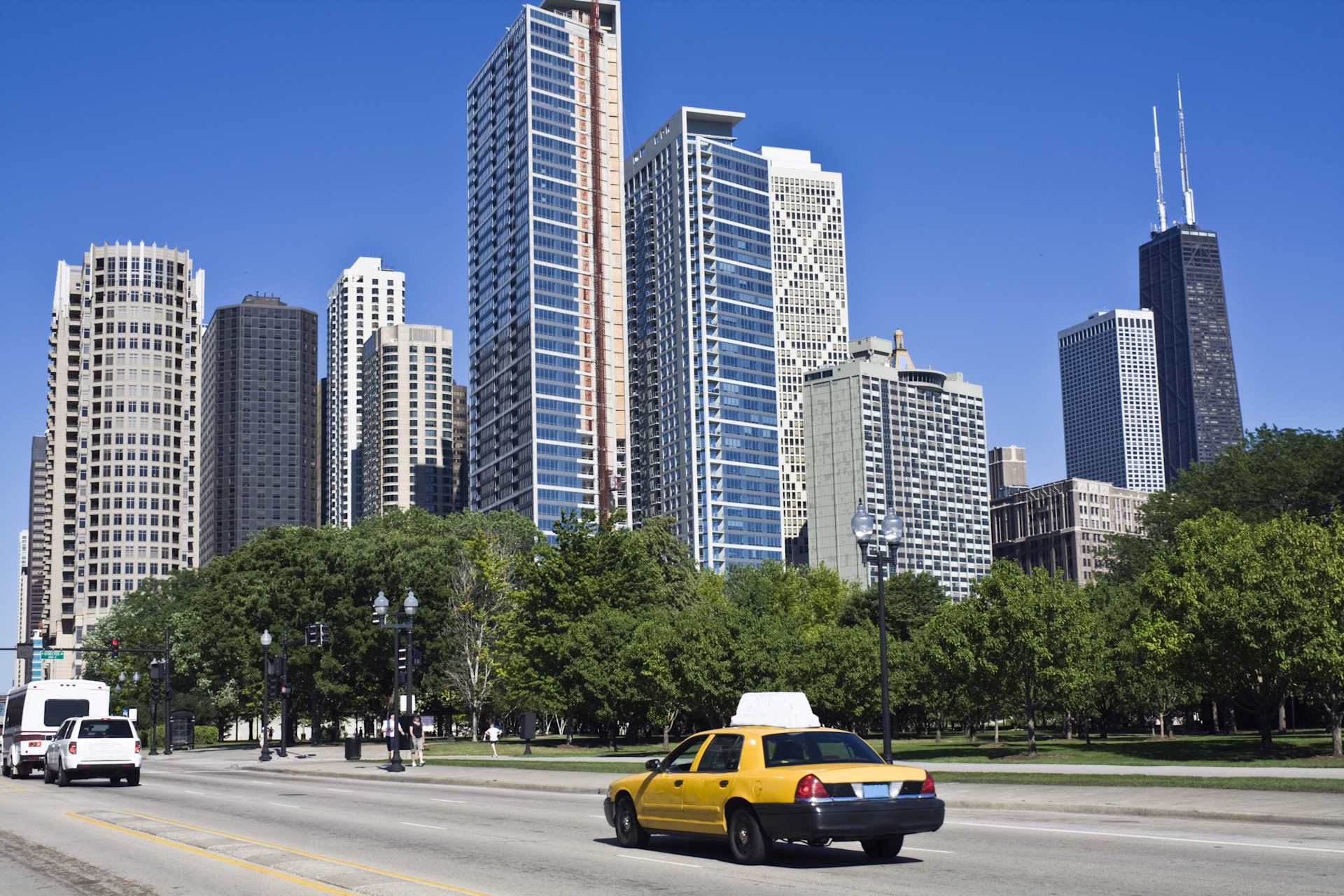chicago taxi driving through downtown
