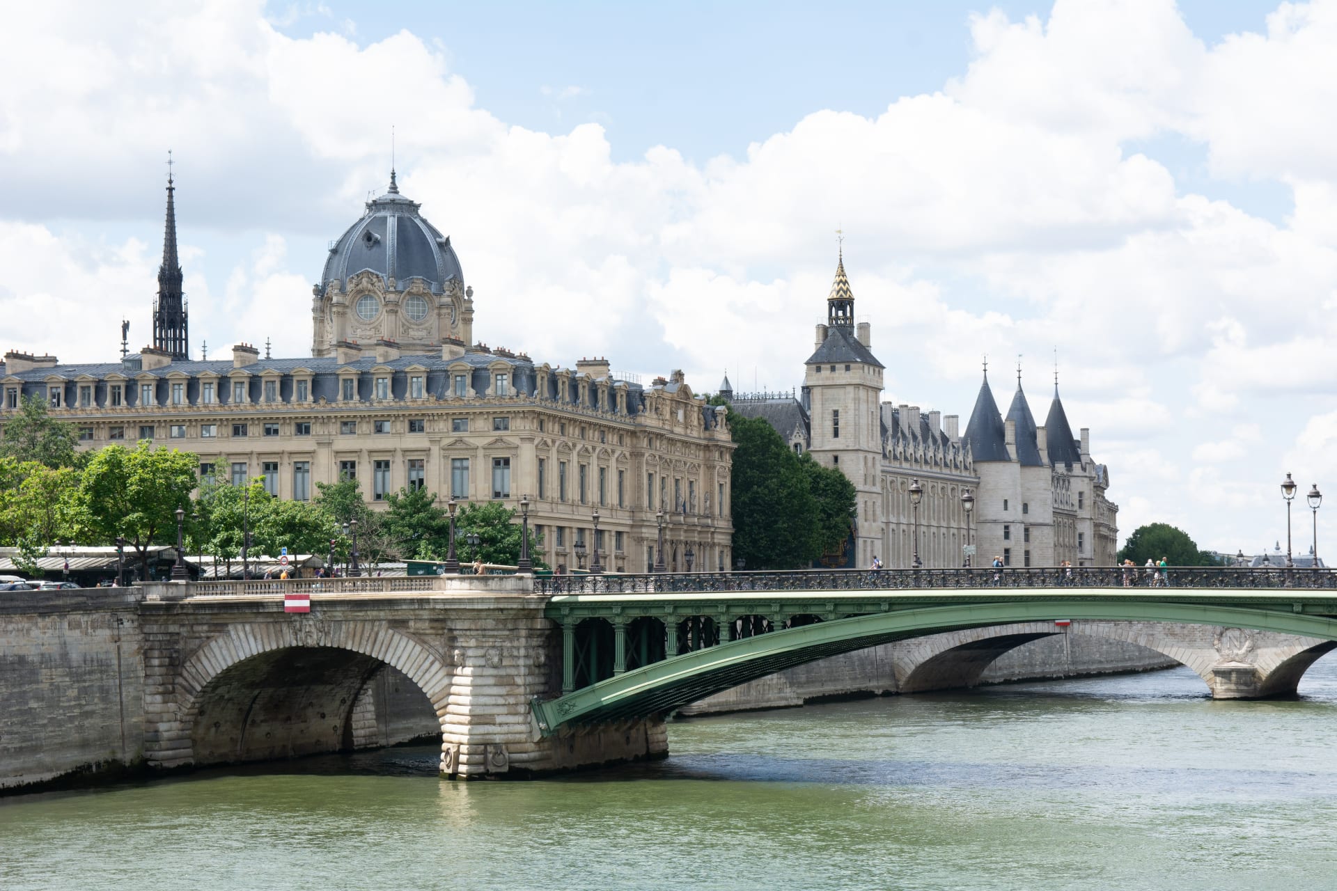chuch-cathedral-la-sainte-chapelle-paris