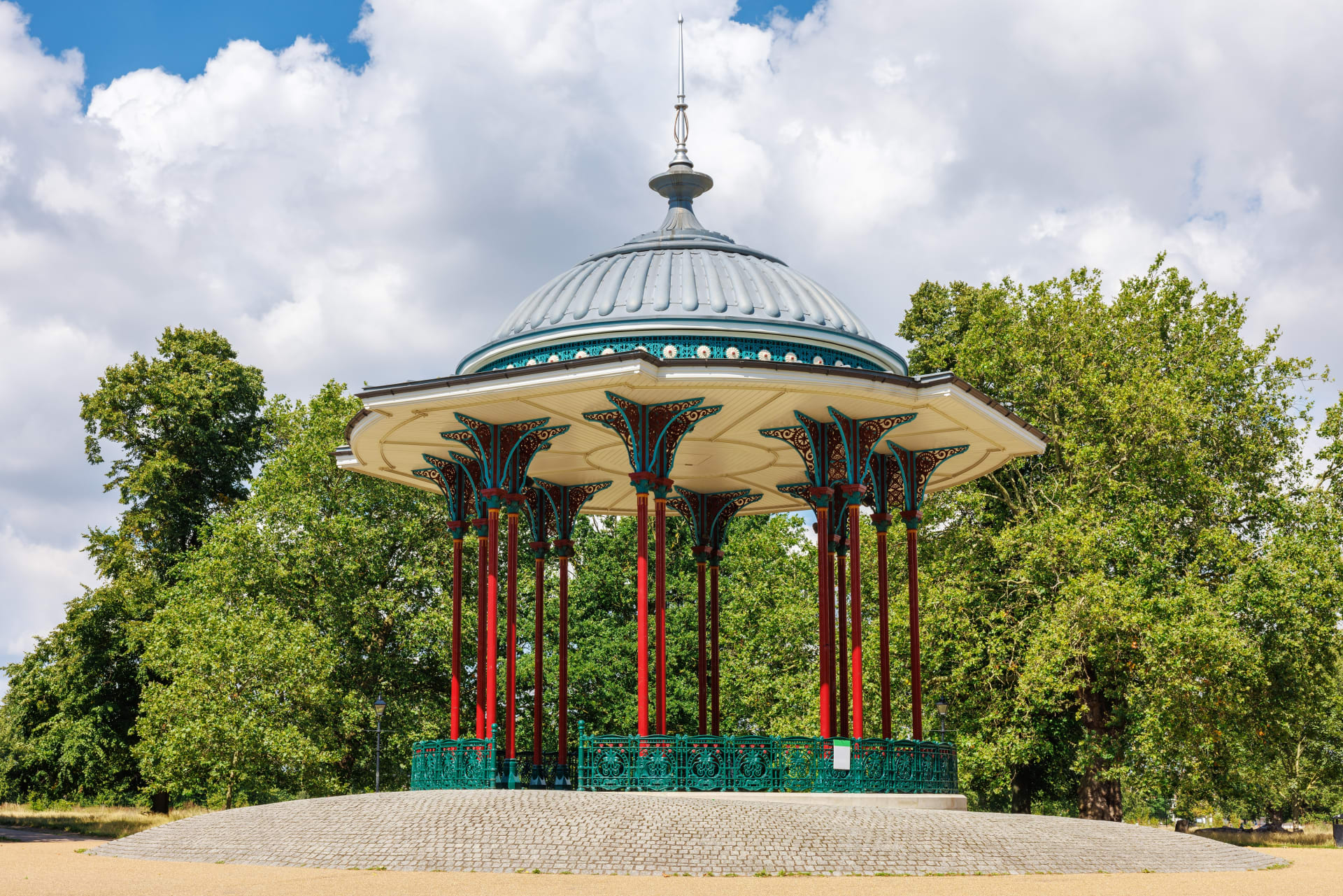 clapham-common-bandstand-heart-lambeth