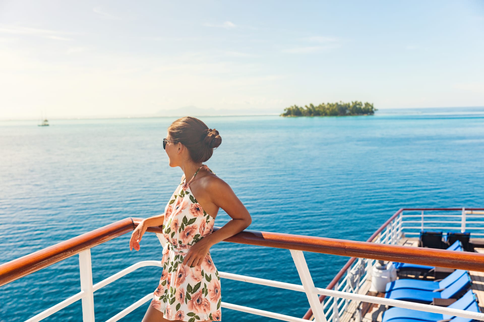 cruise-ship-travel-vacation-woman