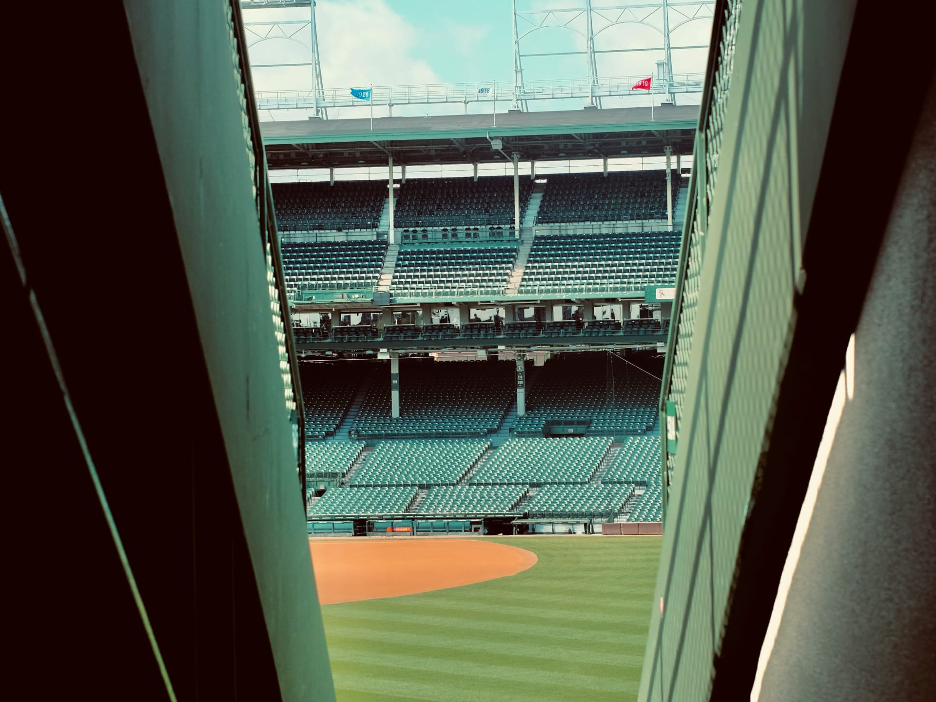 wrigley-field-first-base