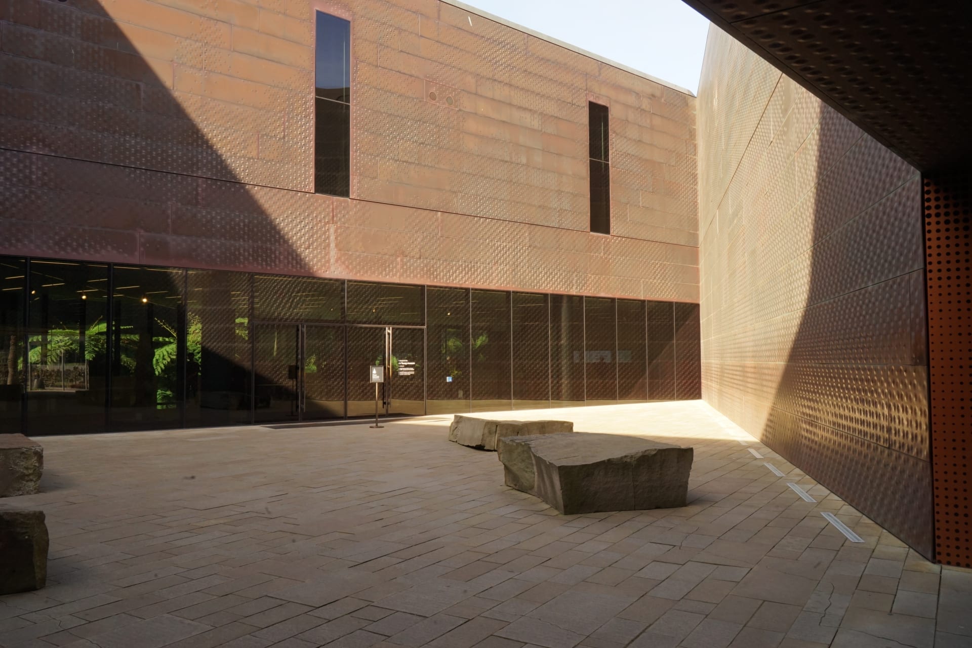 de-young-museum-building-exterior