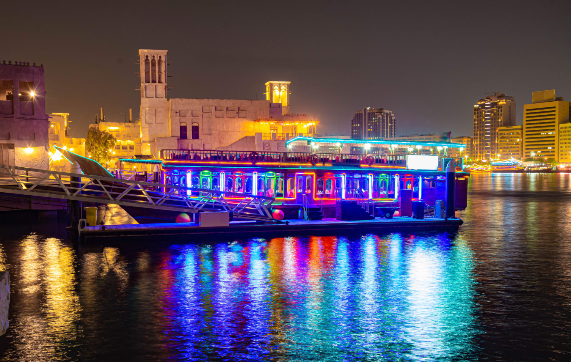 dhow-cruise-dinner-dubai