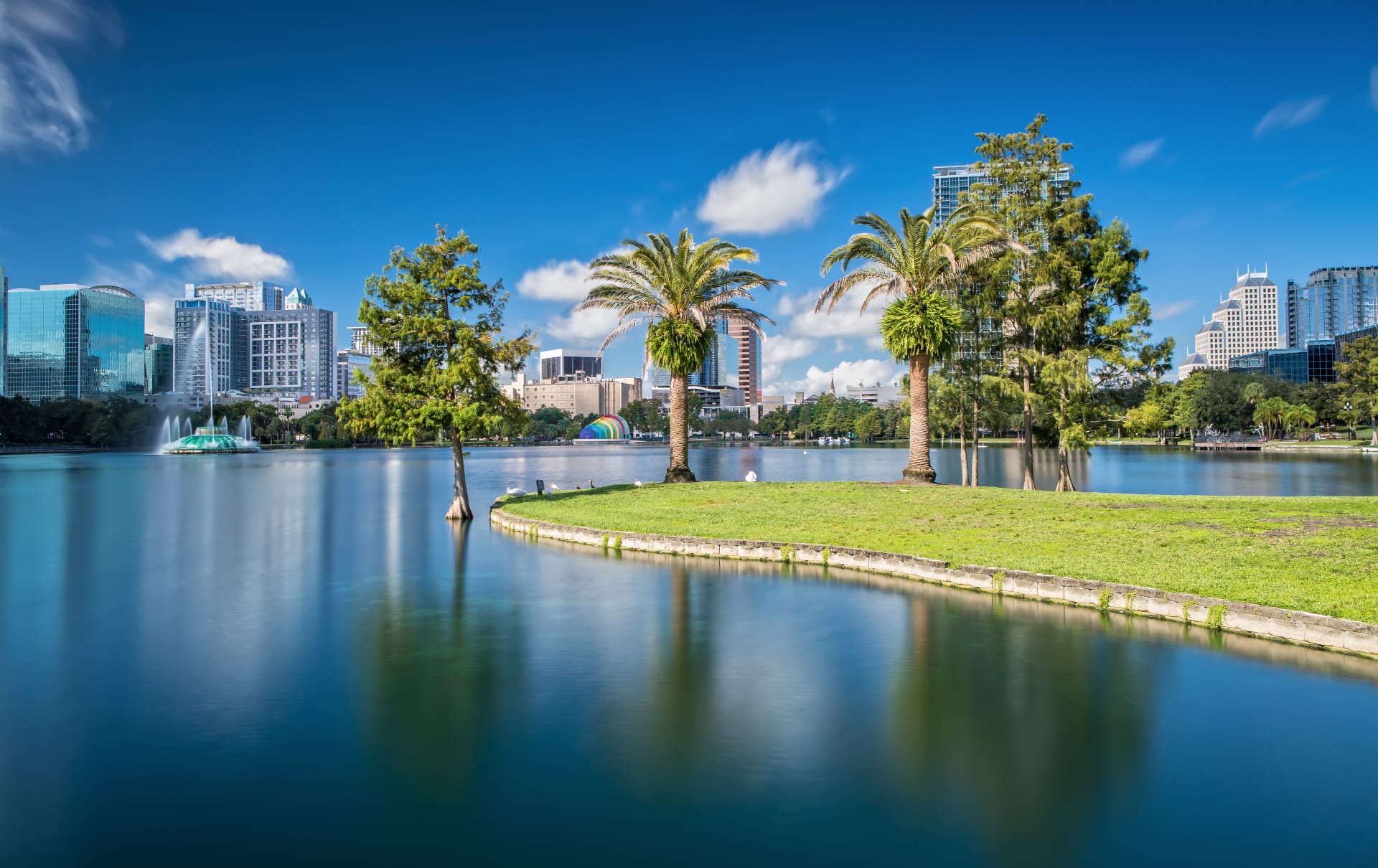 downtown-orlando-lake-eola-park