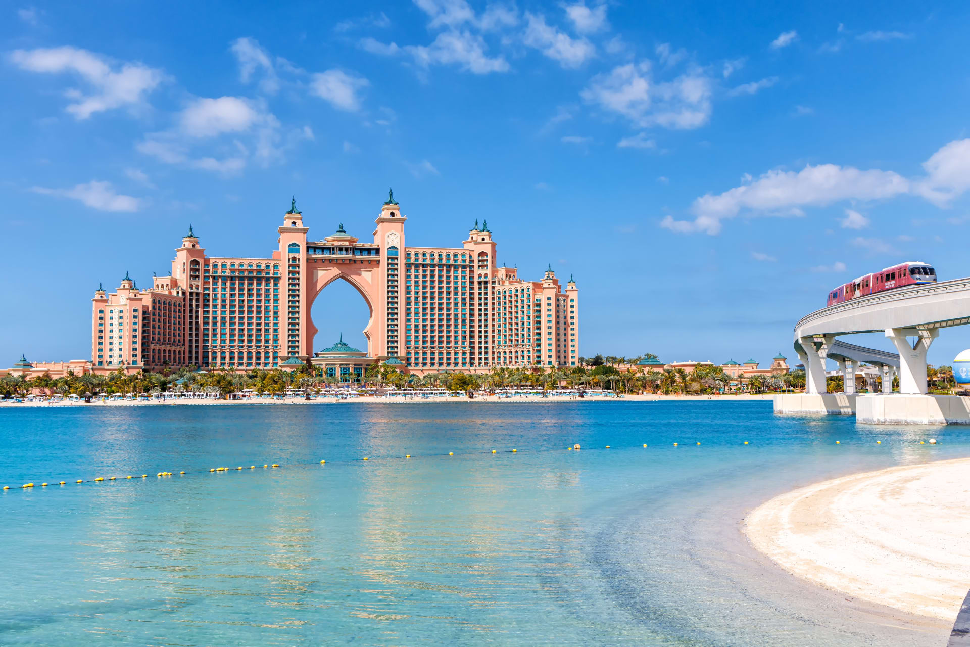 dubai-atlantis-hotel-on-artificial-island