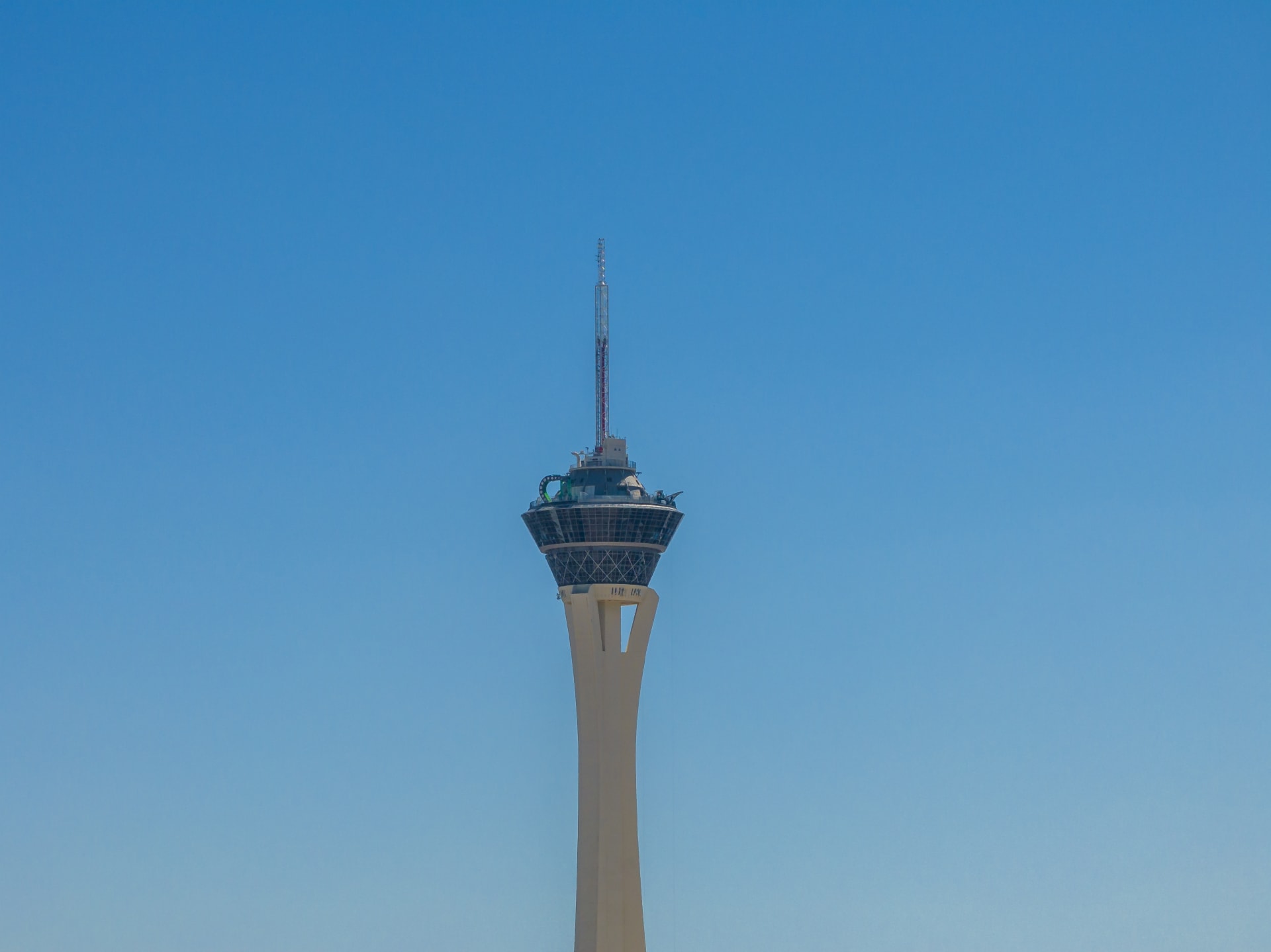 elongated-stratosphere-tower-las-vegas-rises