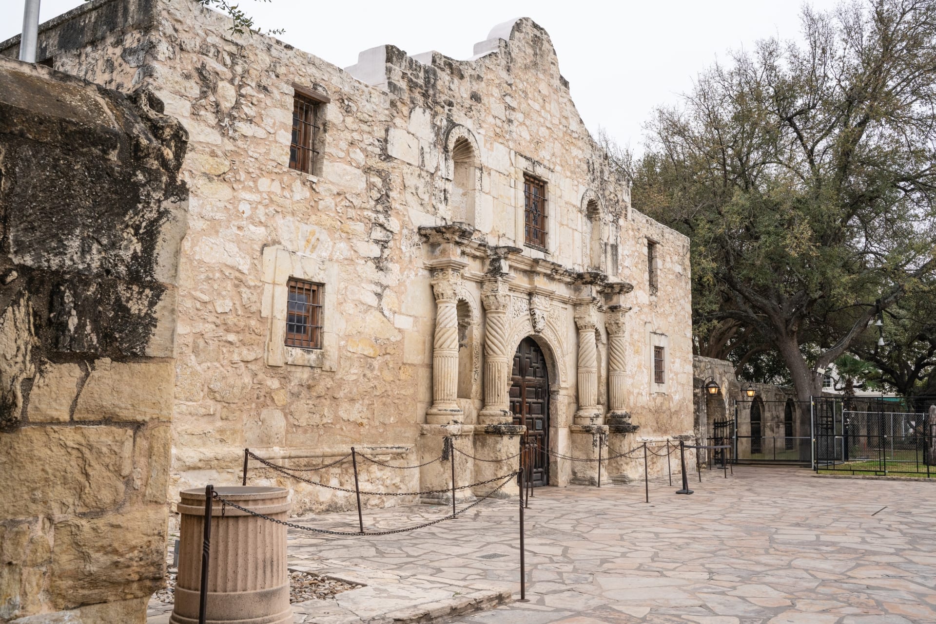 exterior-view-historic-alamo-san-antonio