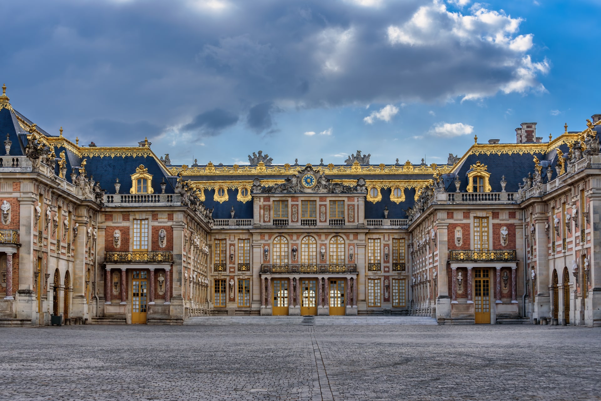 facade-main-entrance-baroque-style-versailles