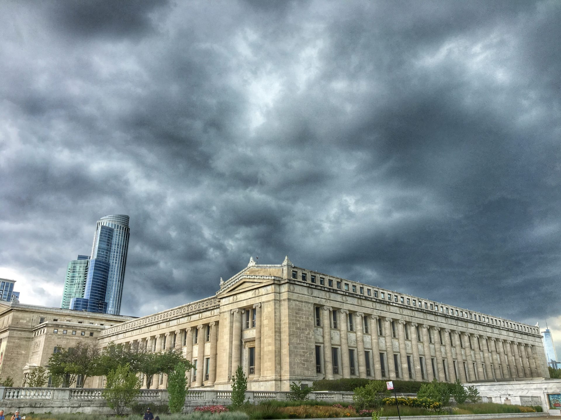 field-museum-chicago-on-summer-day